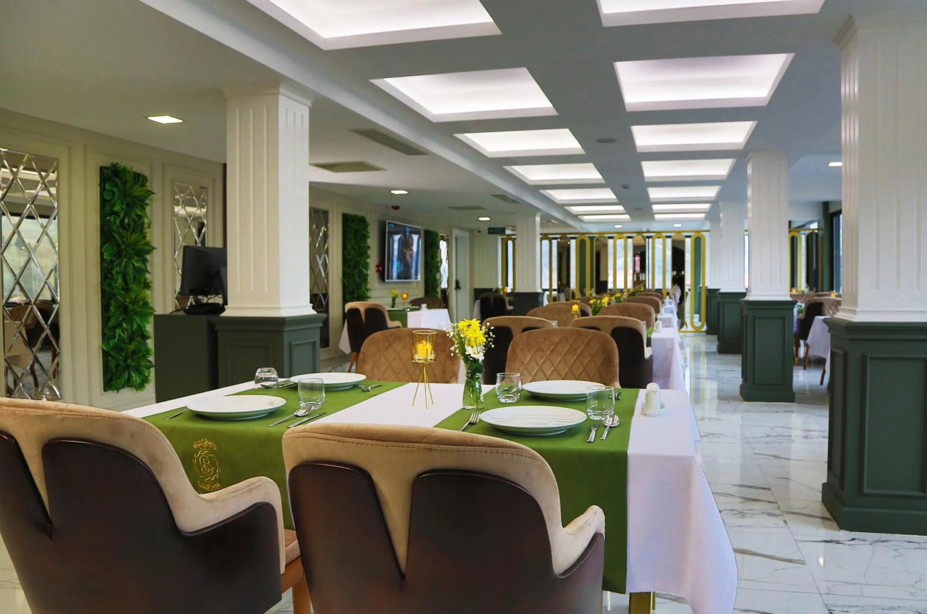 Restaurant/places to eat in Bayrak Grand Hotel