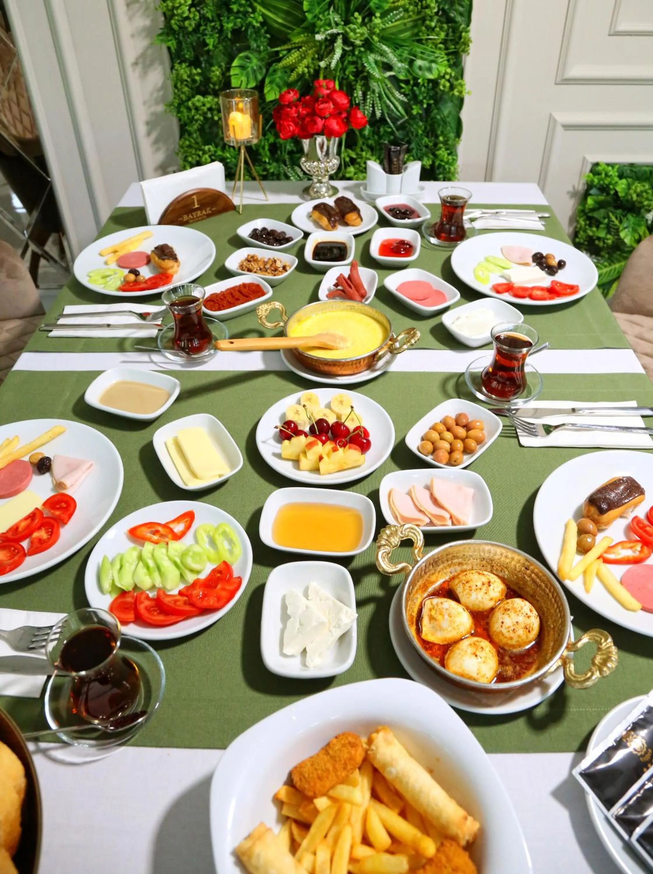 Restaurant/places to eat in Bayrak Grand Hotel