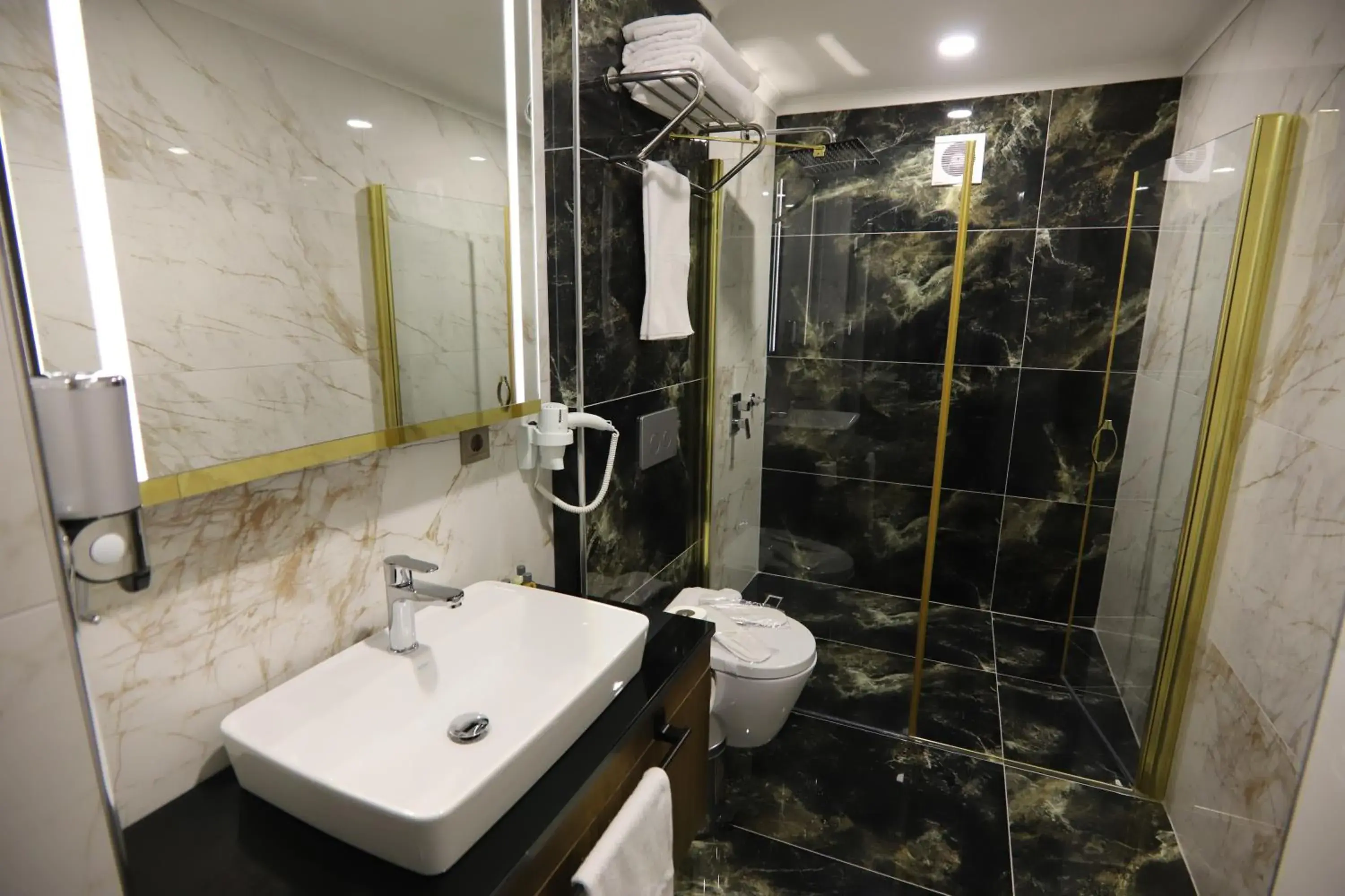 Queen Room with Jacuzzi in Bayrak Grand Hotel Queen Room with Jacuzzi in Bayrak Grand Hotel