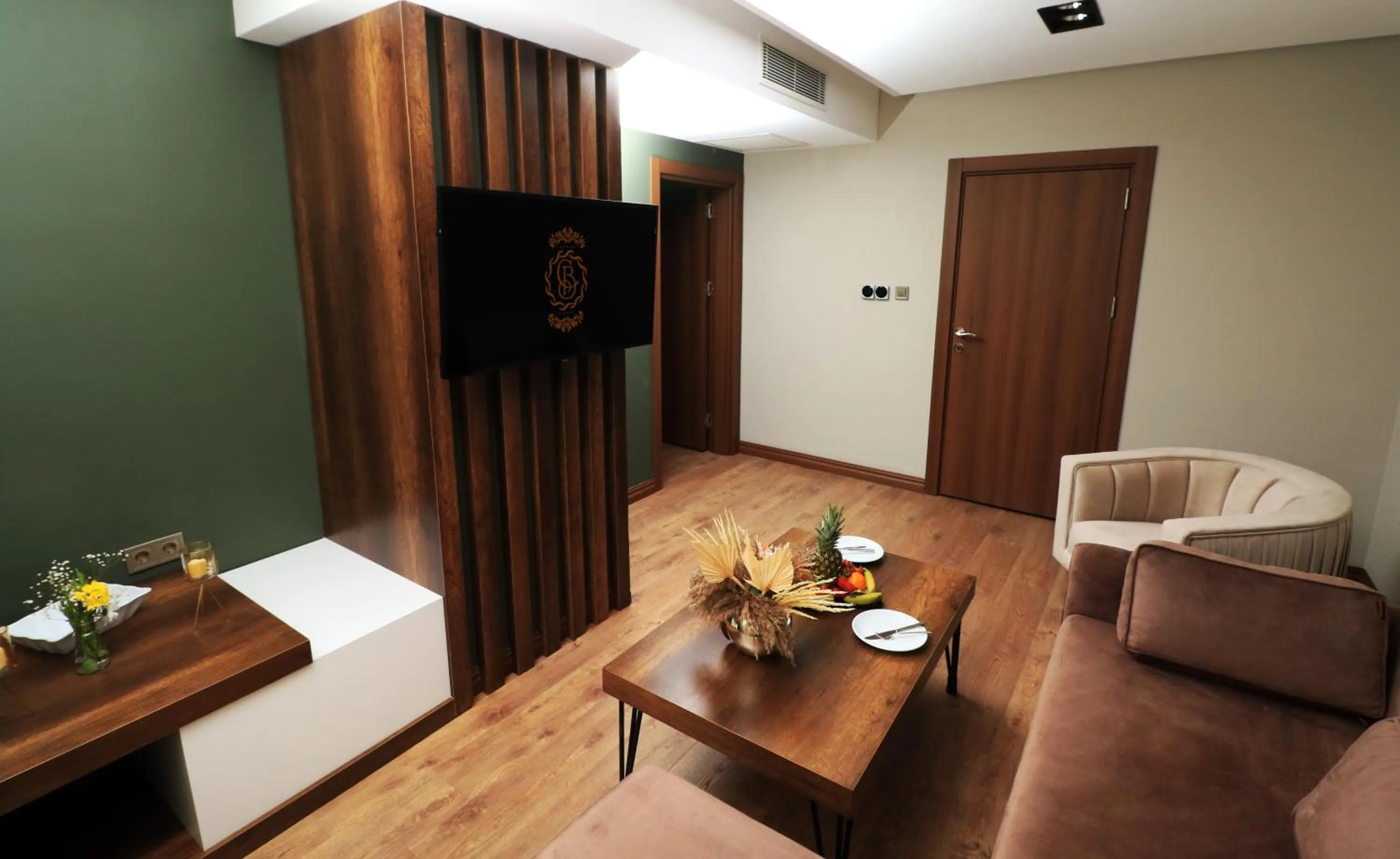 Living room, Bed in Bayrak Grand Hotel