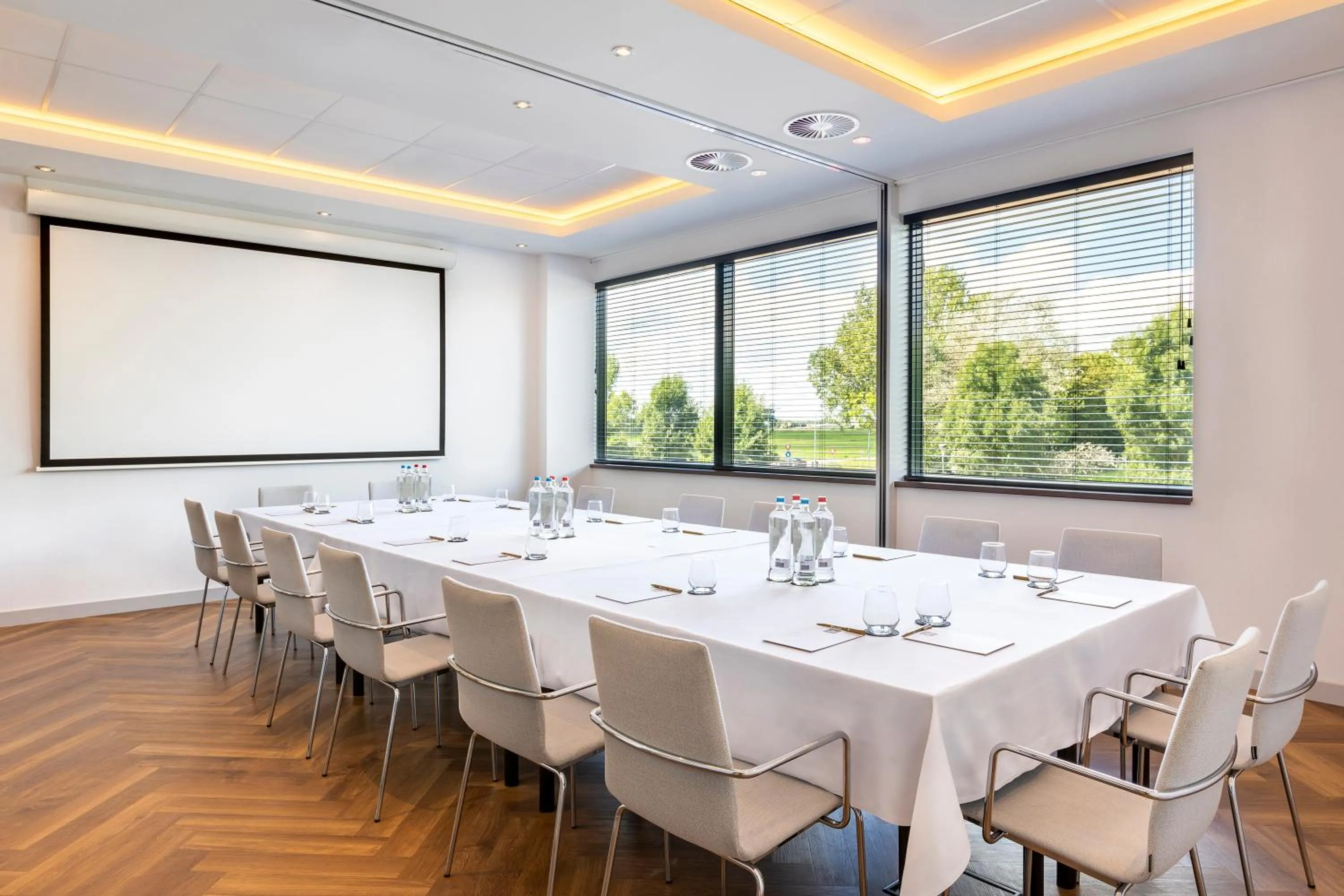 Business facilities in Corendon Amsterdam Schiphol Airport, a Tribute Portfolio Hotel