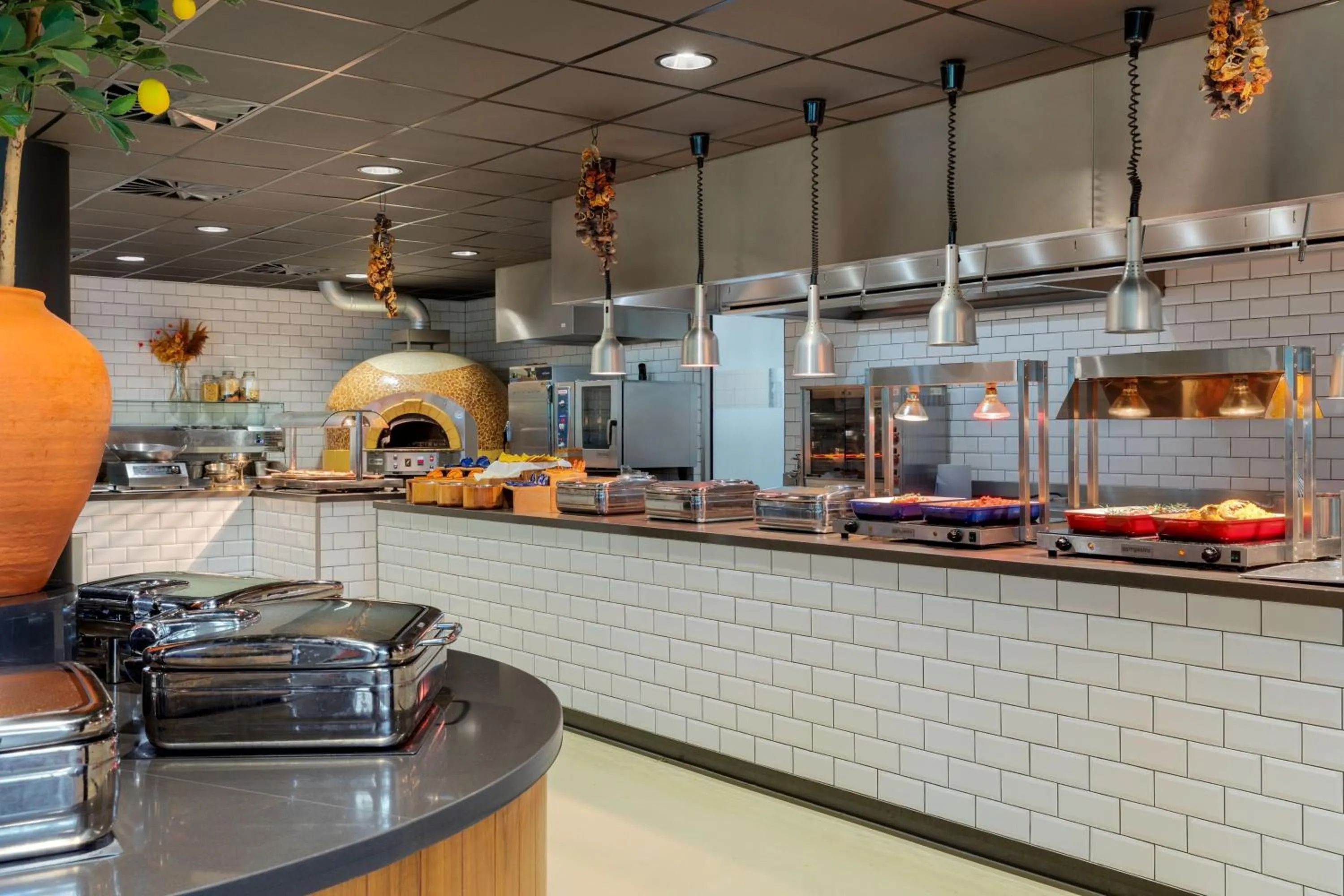Kitchen or kitchenette in Corendon Amsterdam Schiphol Airport, a Tribute Portfolio Hotel