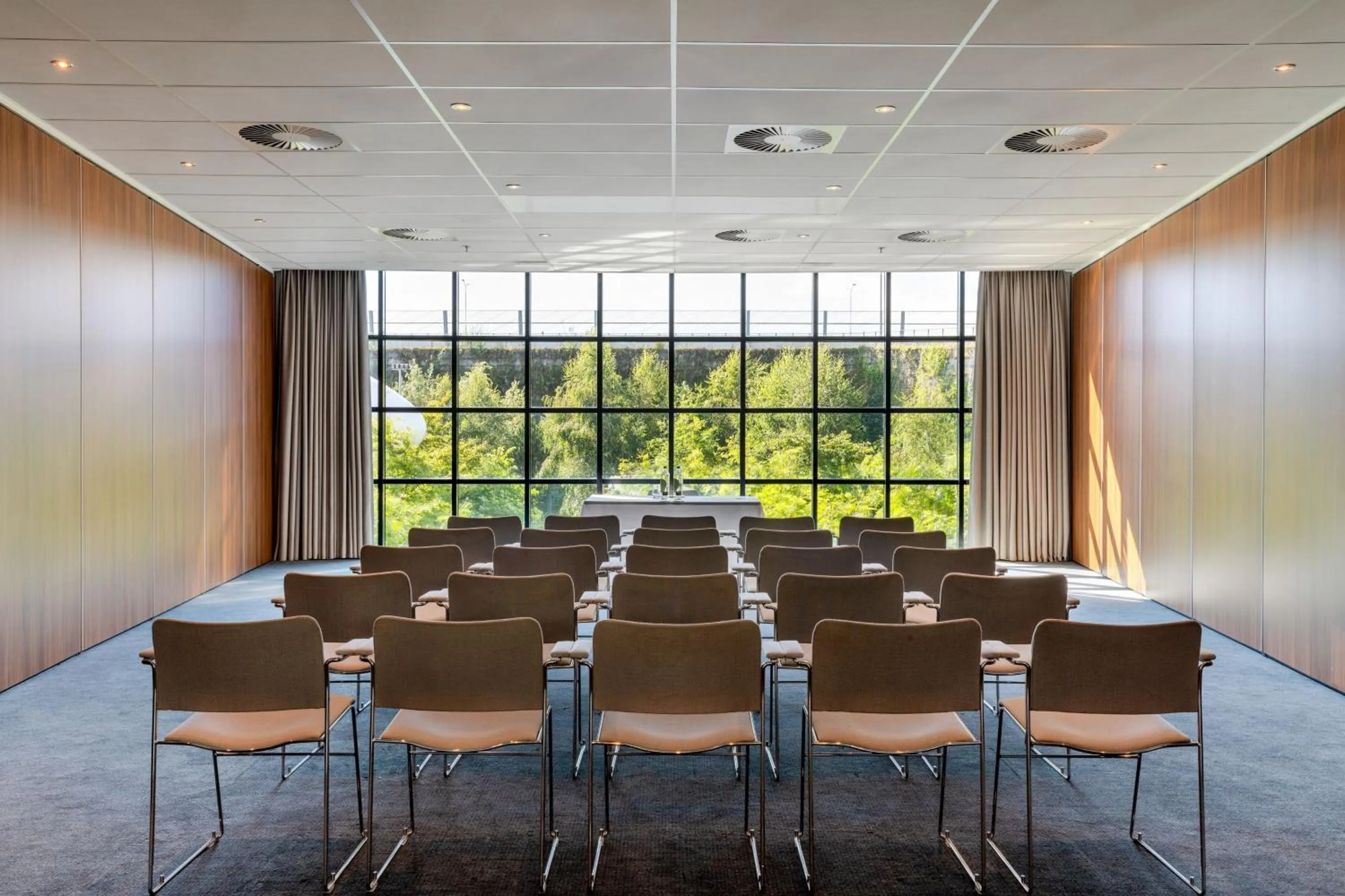 Meeting/conference room in Corendon Amsterdam Schiphol Airport, a Tribute Portfolio Hotel