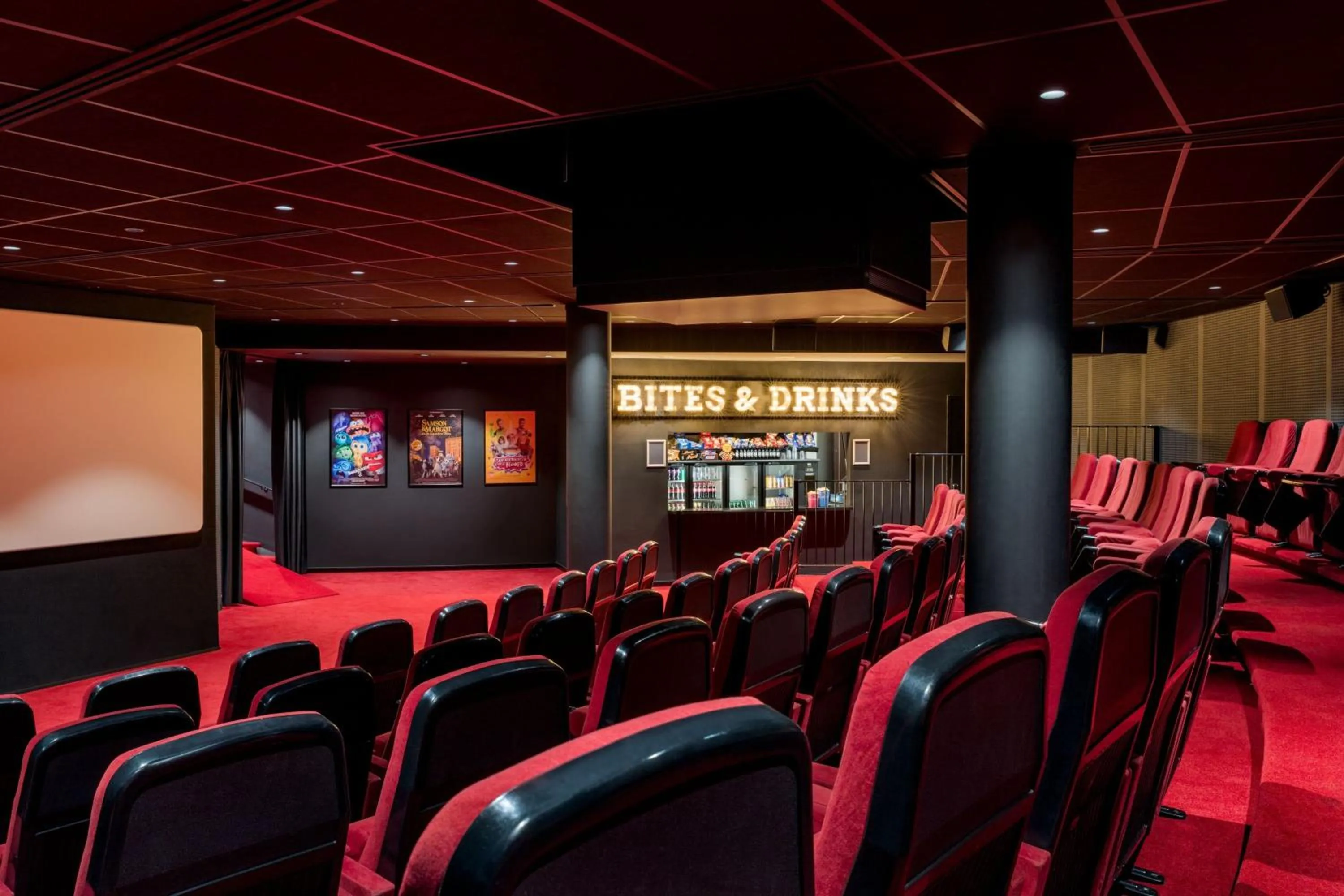 Lounge or bar in Corendon Amsterdam Schiphol Airport, a Tribute Portfolio Hotel