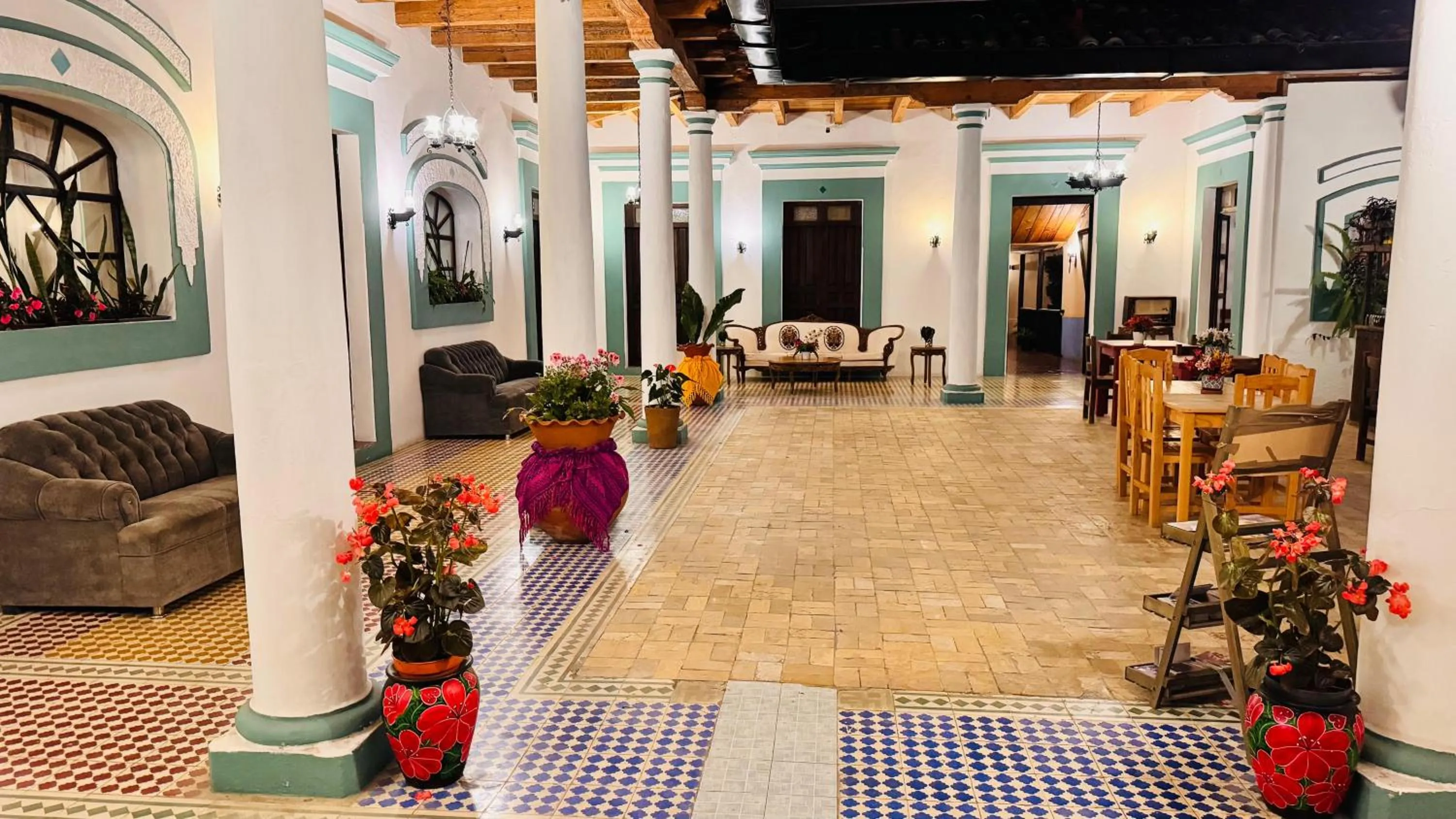 Restaurant/places to eat in Hotel La Capilla