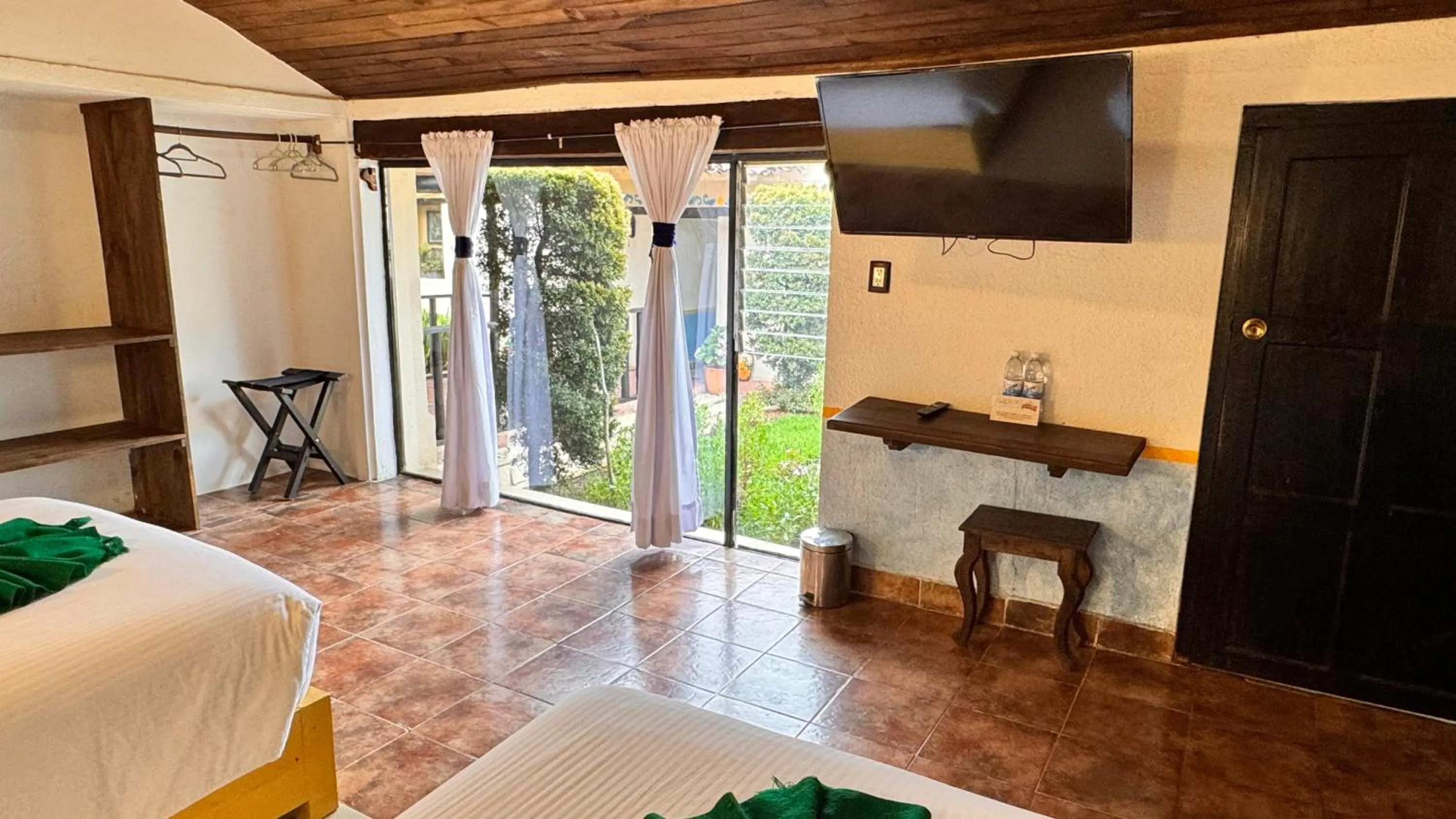 Bedroom, Bed in Hotel La Capilla