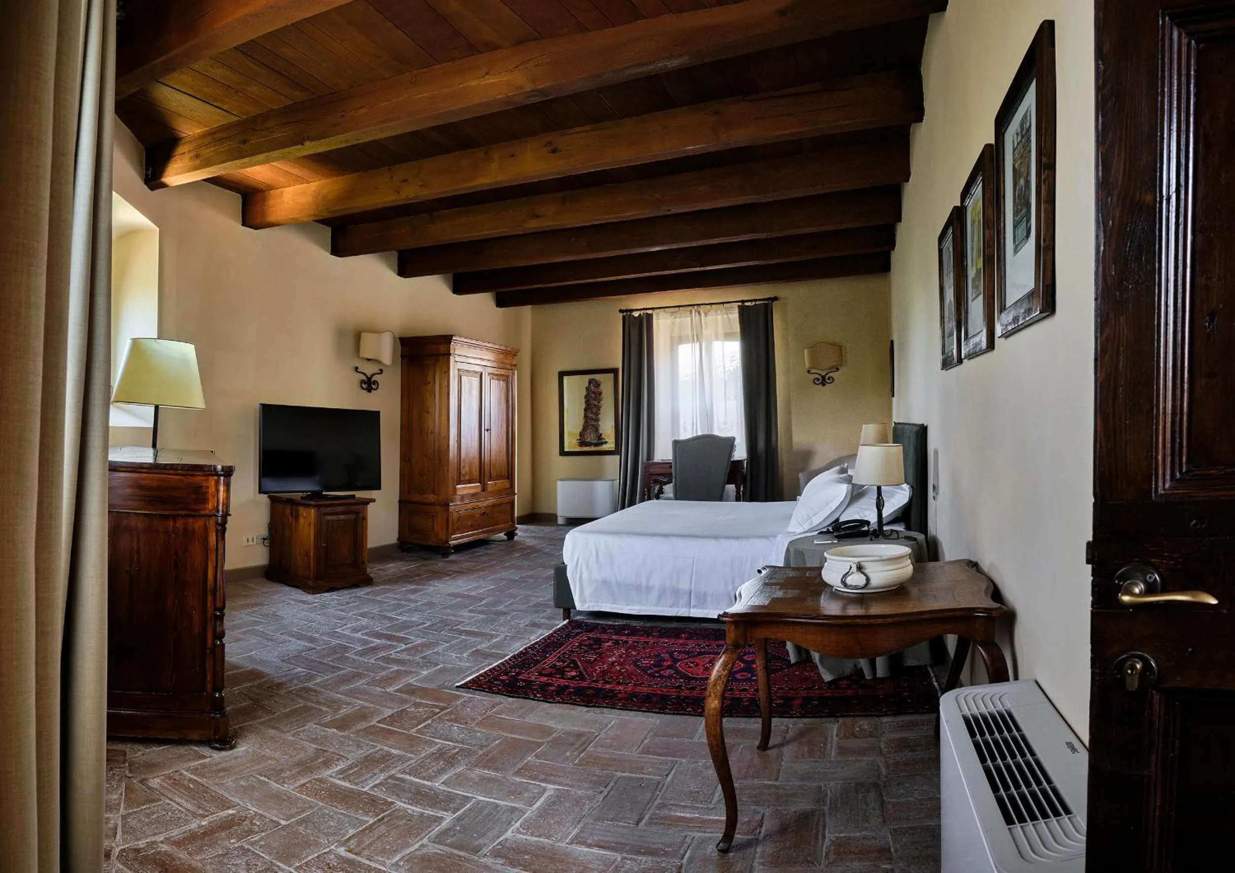 TV and multimedia, Bed in Palazzo Viviani - Castello di Montegridolfo