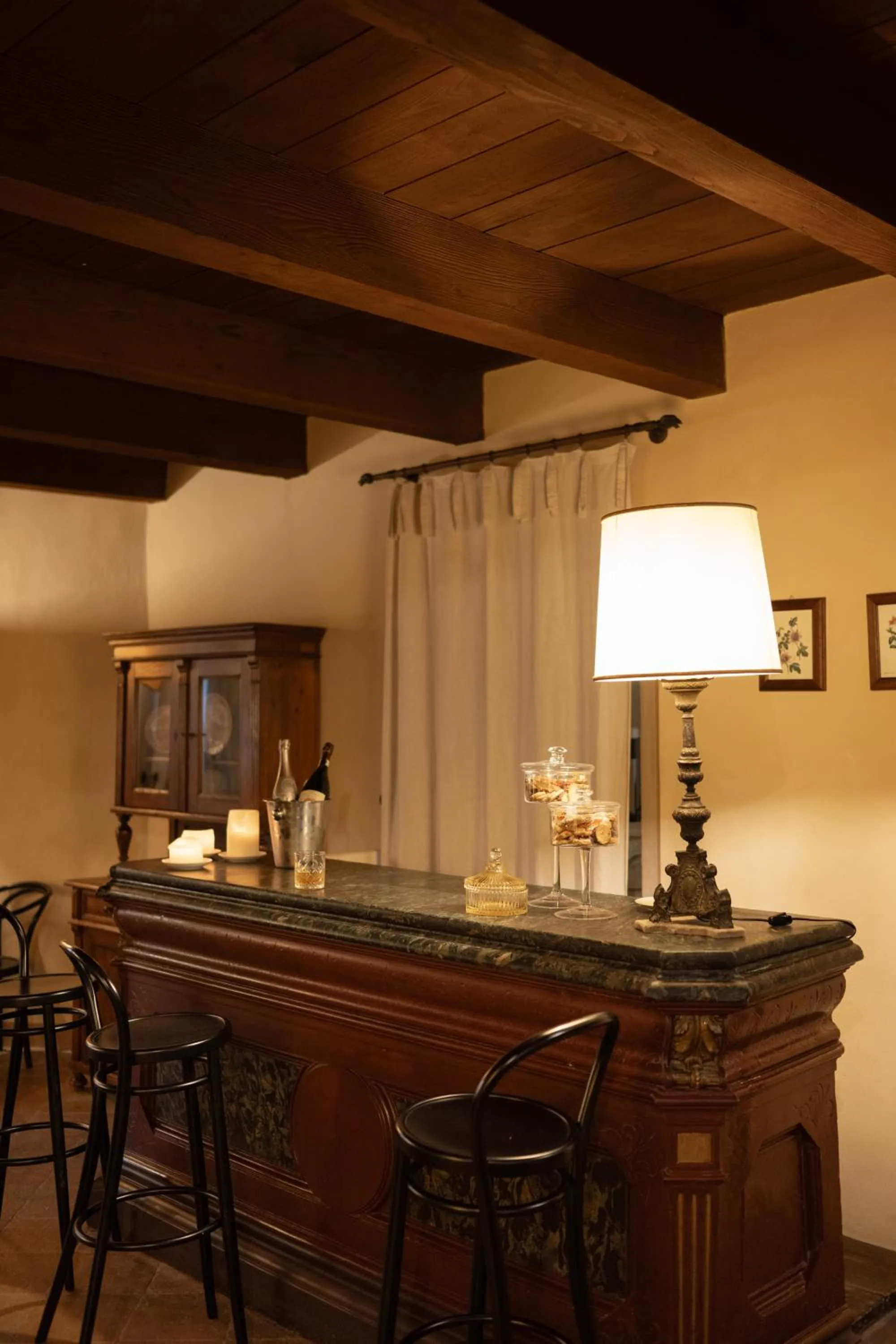 Lounge or bar in Palazzo Viviani - Castello di Montegridolfo