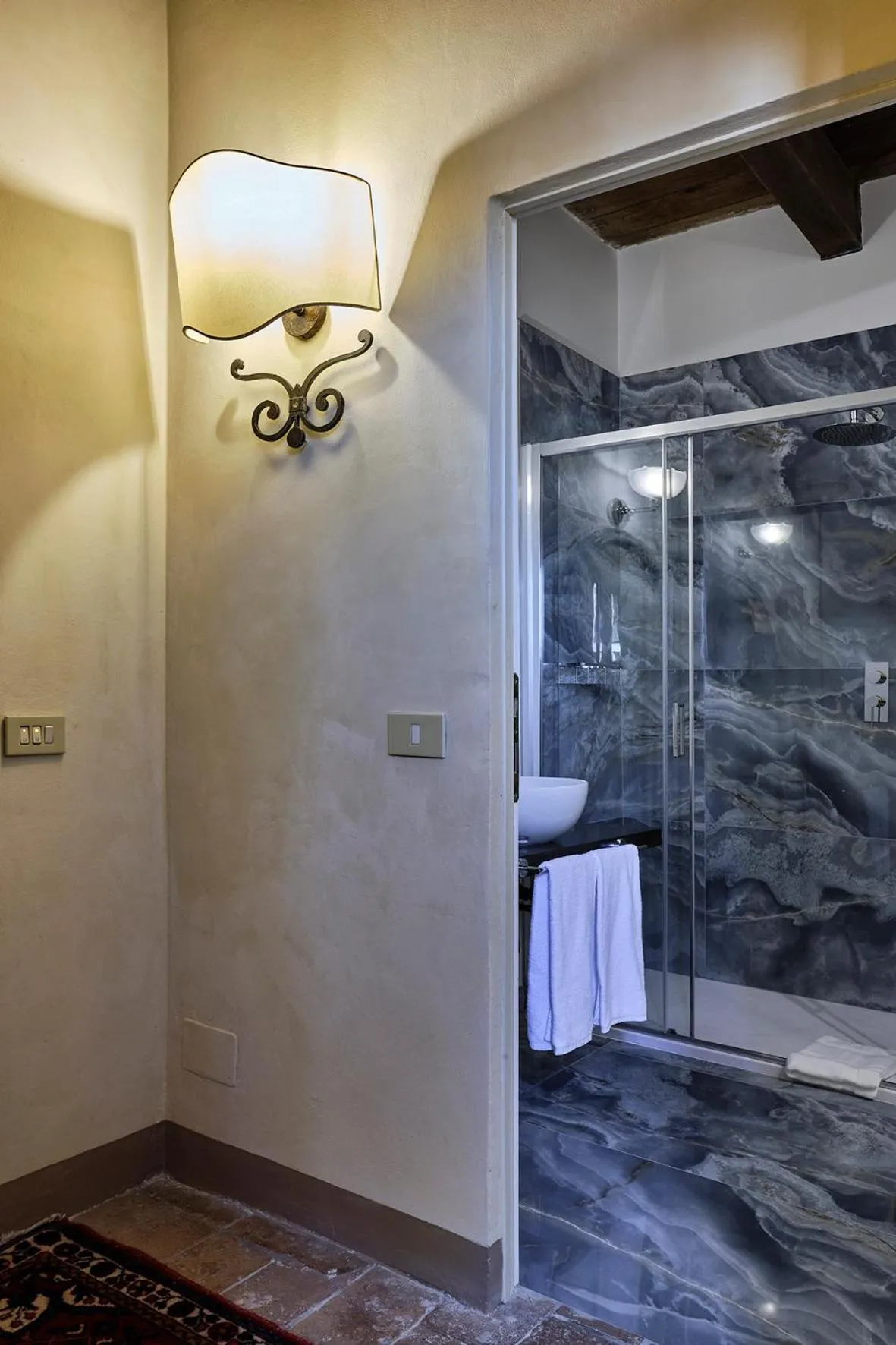 Bathroom in Palazzo Viviani - Castello di Montegridolfo