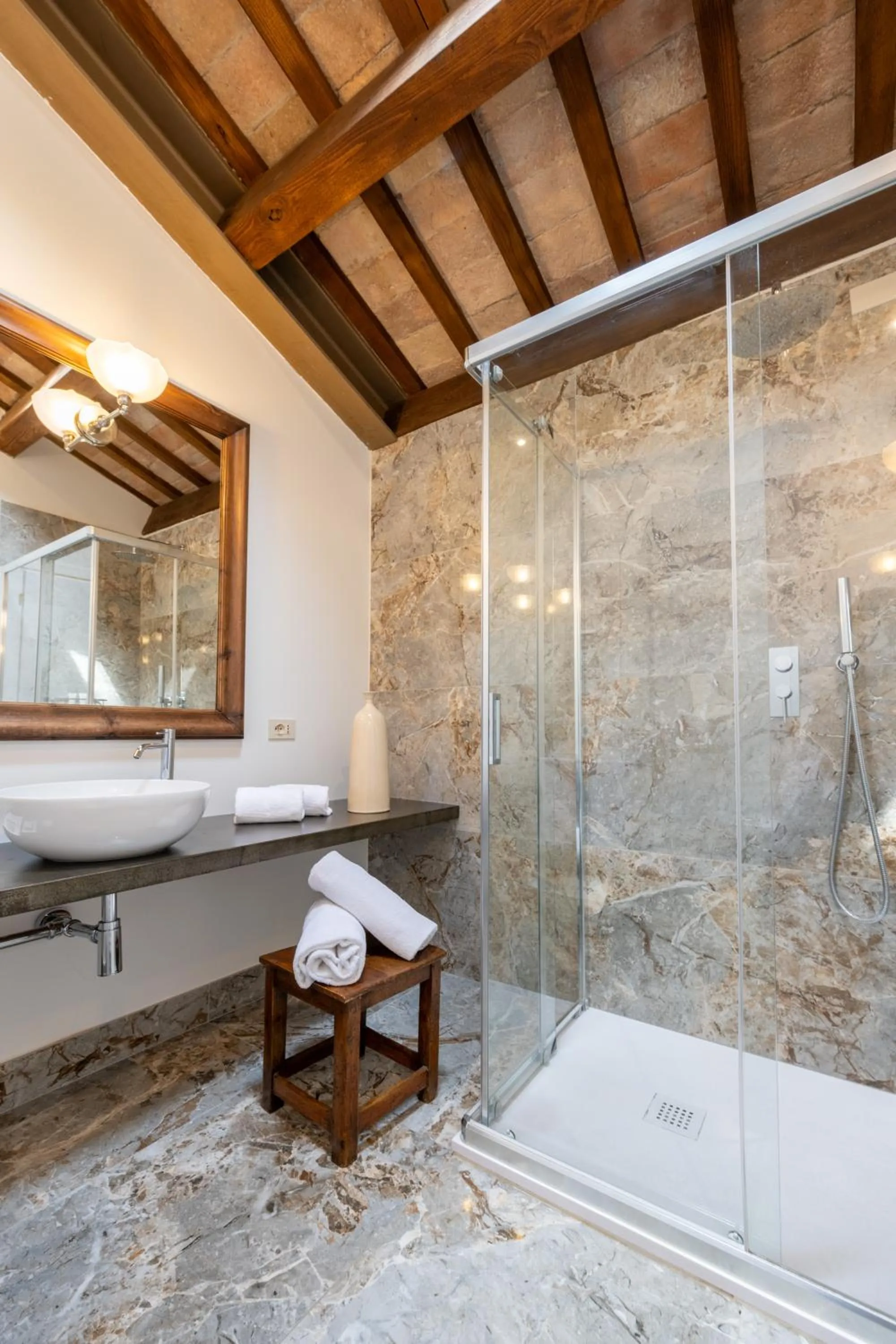 Shower in Palazzo Viviani - Castello di Montegridolfo