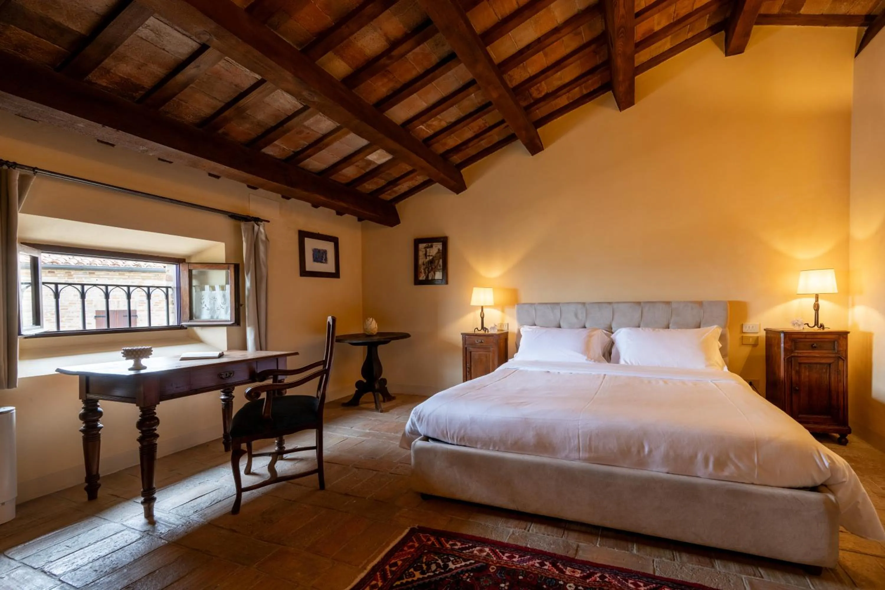 Photo of the whole room, Bed in Palazzo Viviani - Castello di Montegridolfo