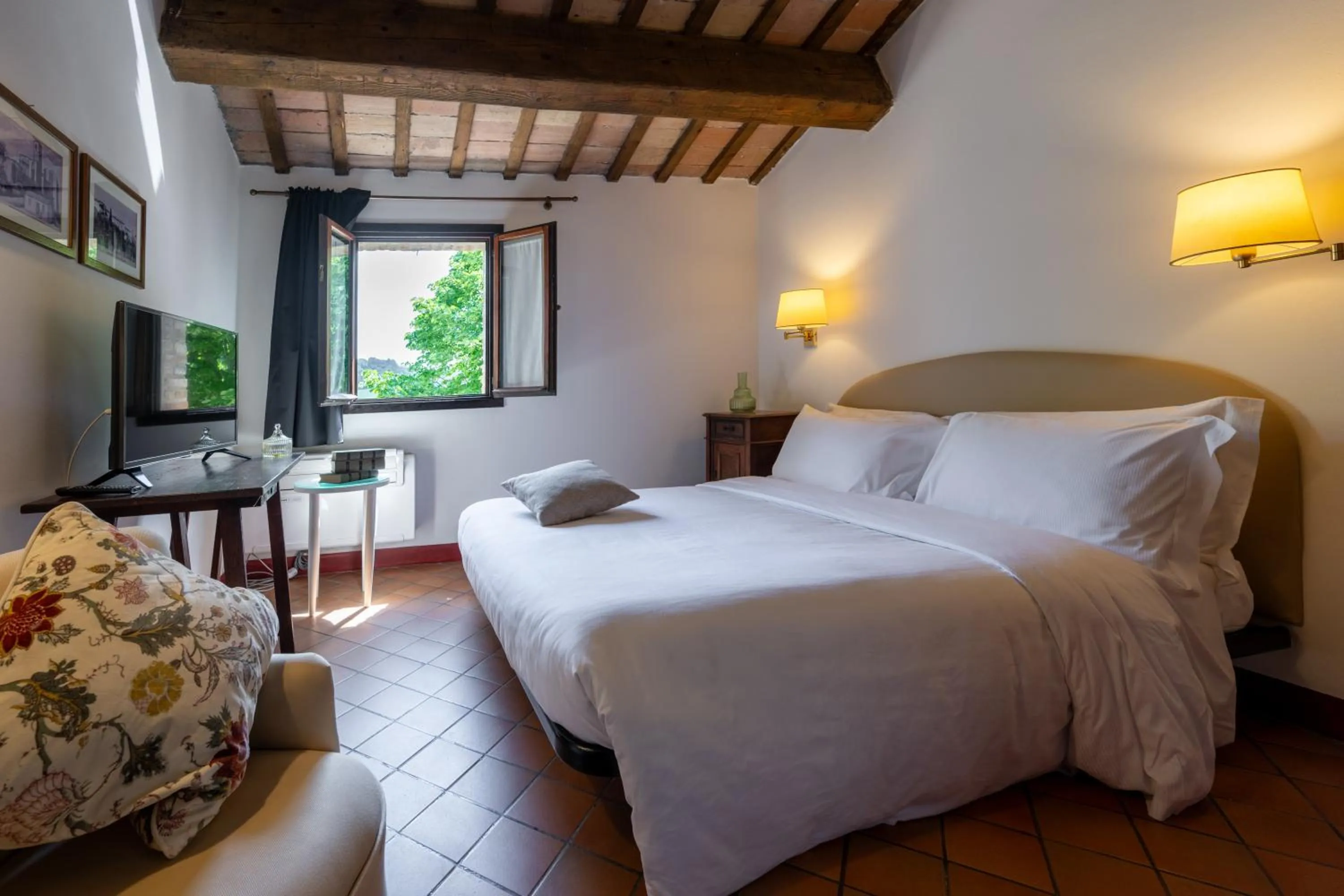 Bedroom, Bed in Palazzo Viviani - Castello di Montegridolfo