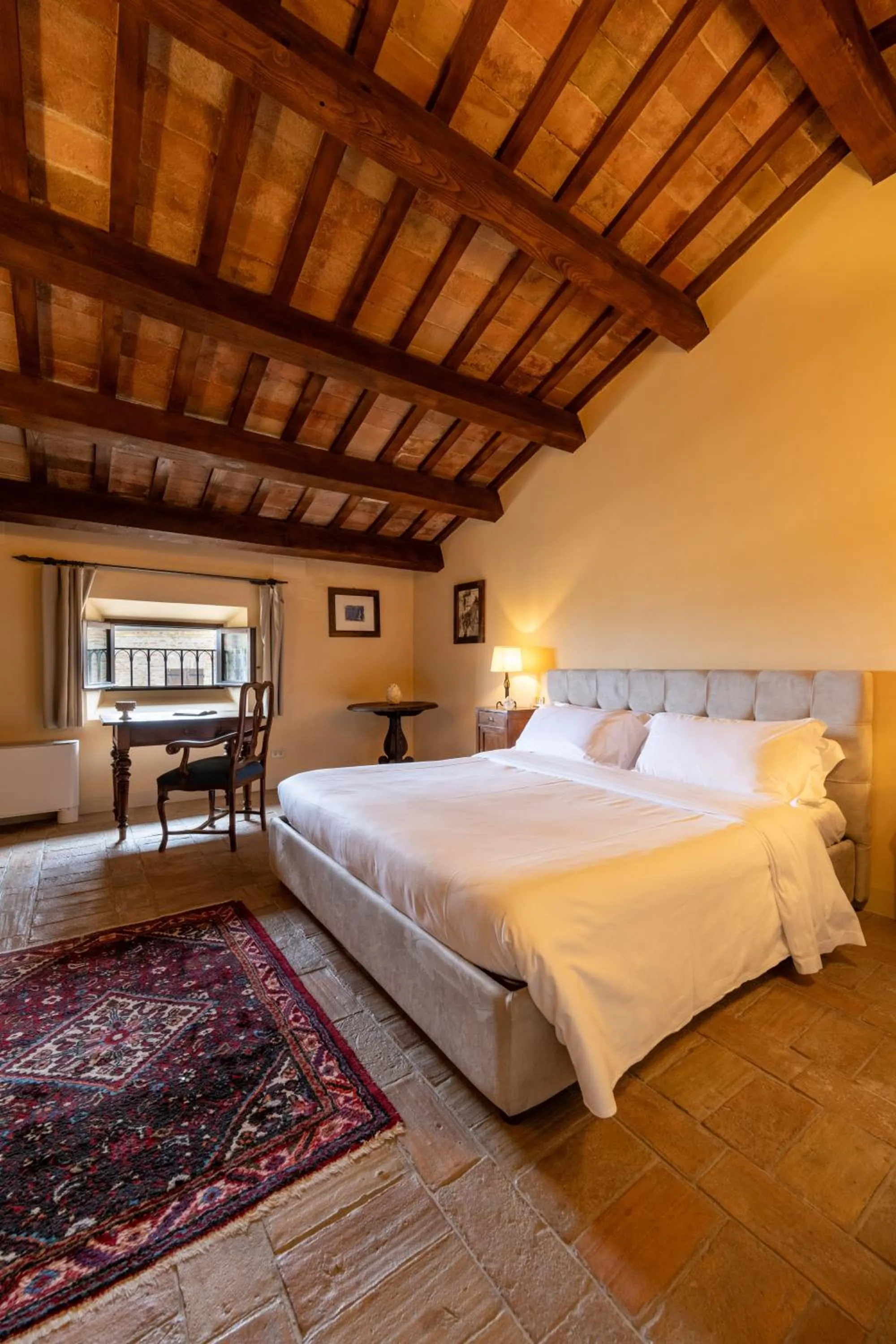 Bedroom, Bed in Palazzo Viviani - Castello di Montegridolfo