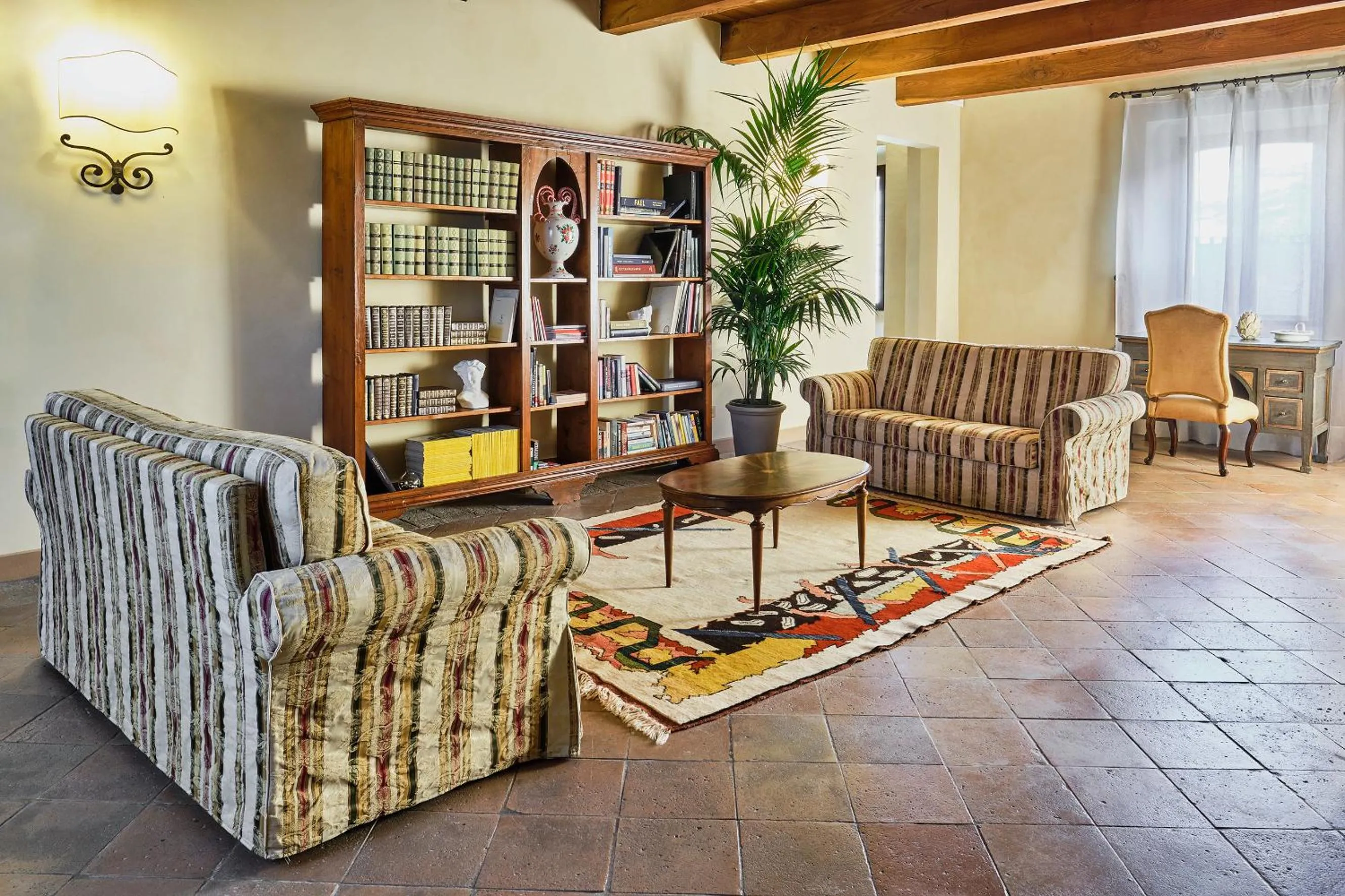Communal lounge/ TV room in Palazzo Viviani - Castello di Montegridolfo