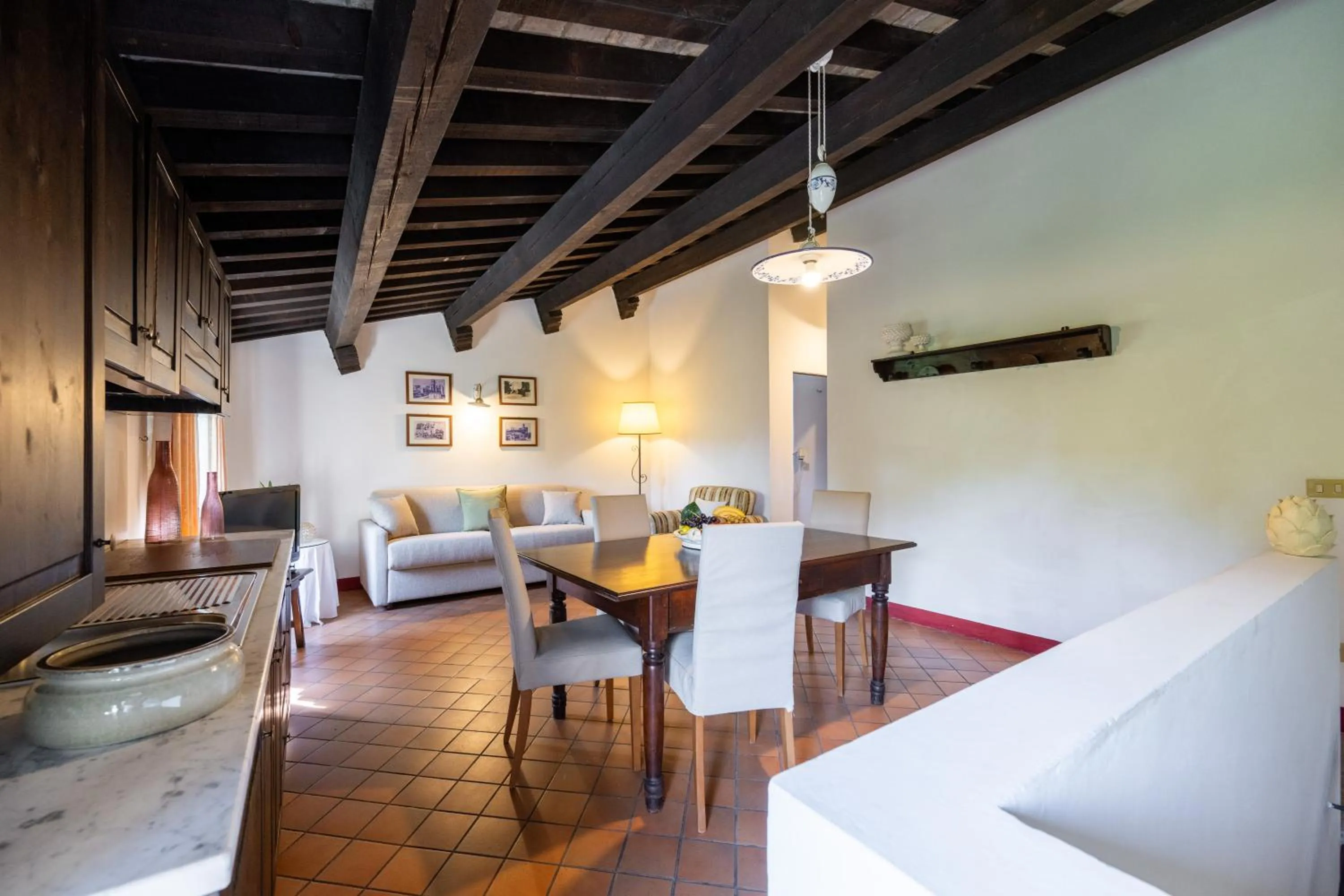 Photo of the whole room, Bed in Palazzo Viviani - Castello di Montegridolfo