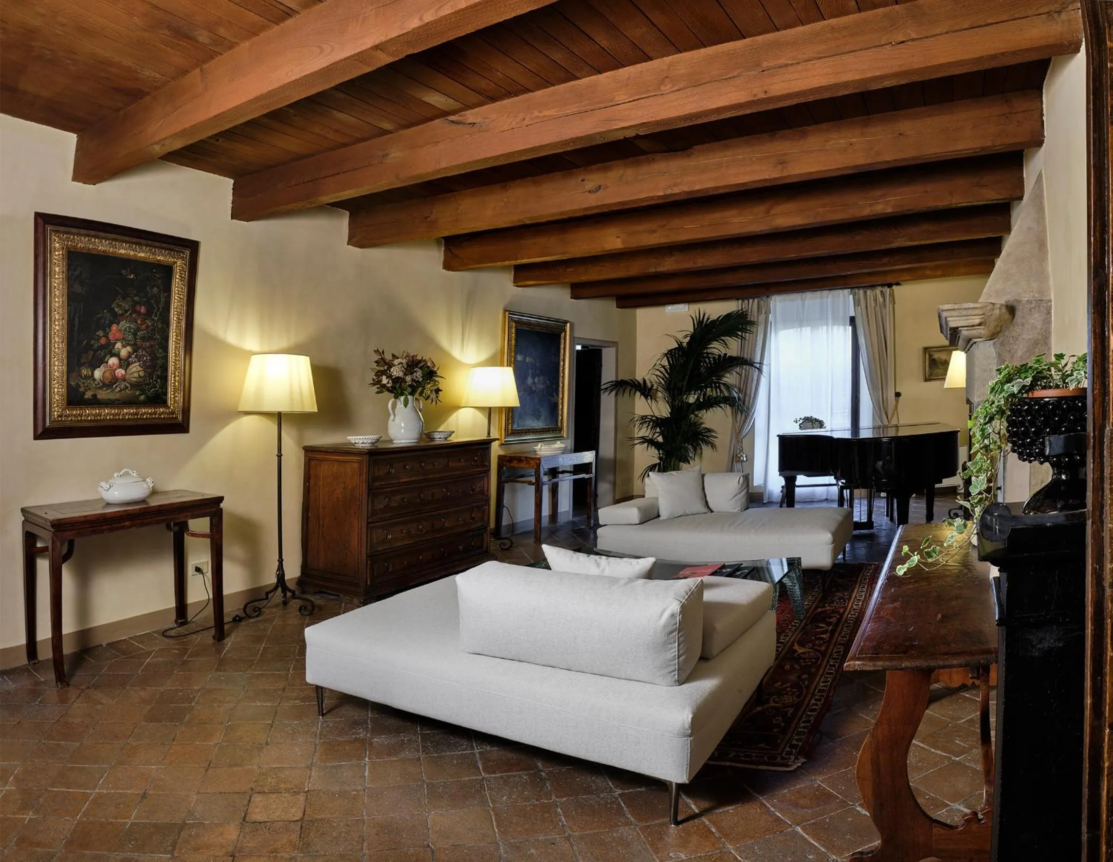 Living room, Bed in Palazzo Viviani - Castello di Montegridolfo