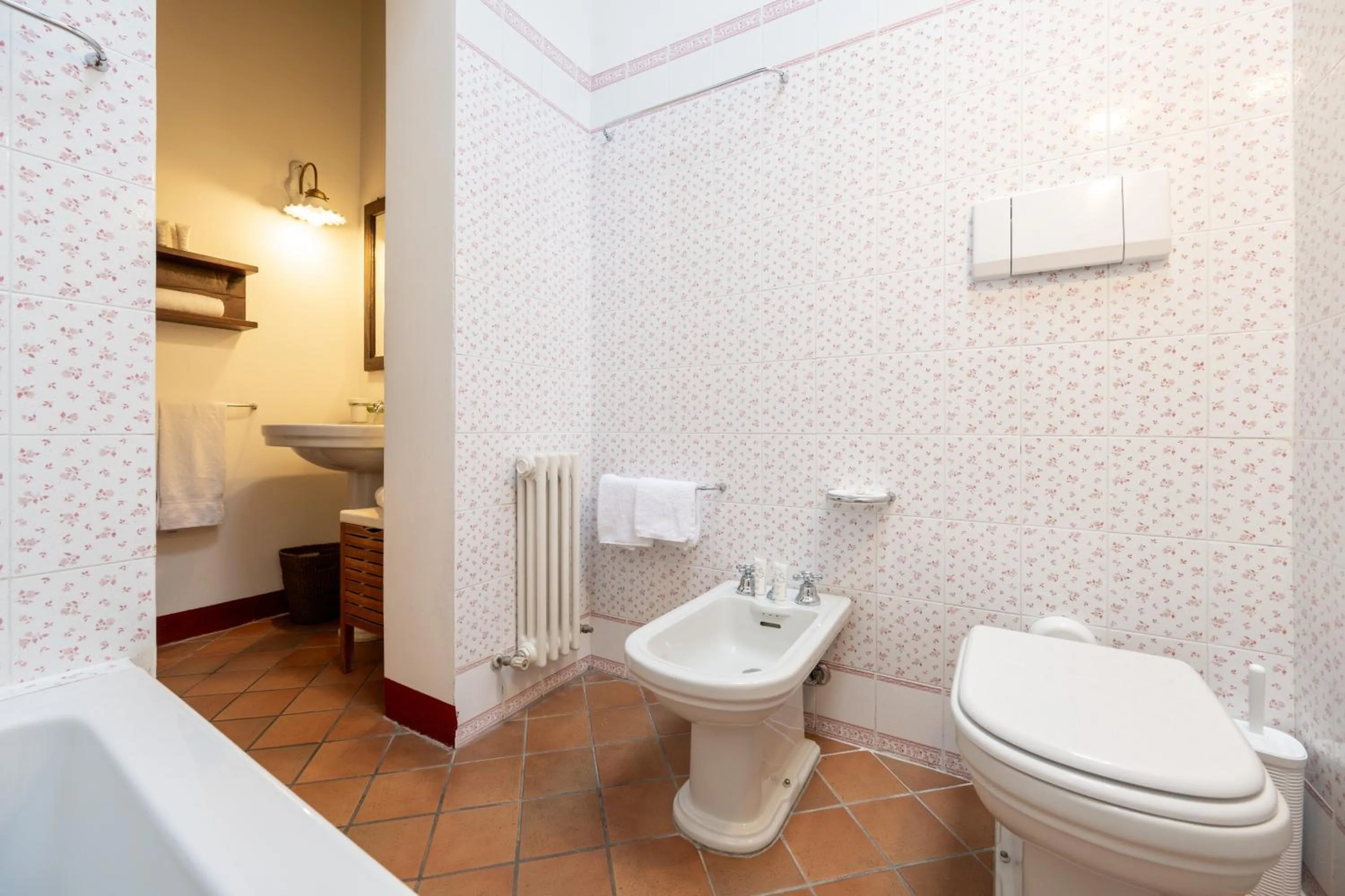 Bathroom in Palazzo Viviani - Castello di Montegridolfo