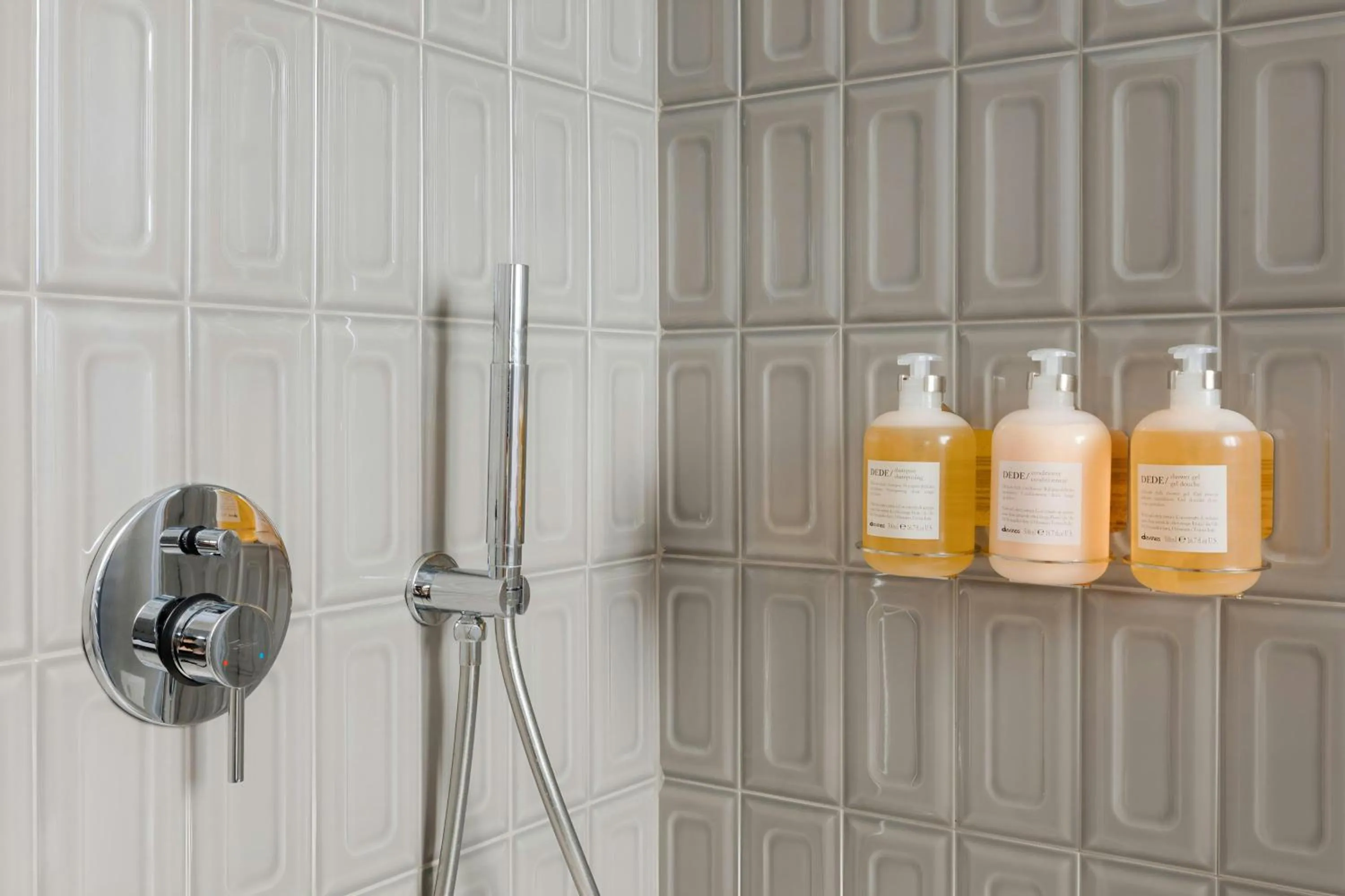 Bathroom in Sonder by Marriott Bonvoy Palazzo Taverna Apartments Piazza Navona