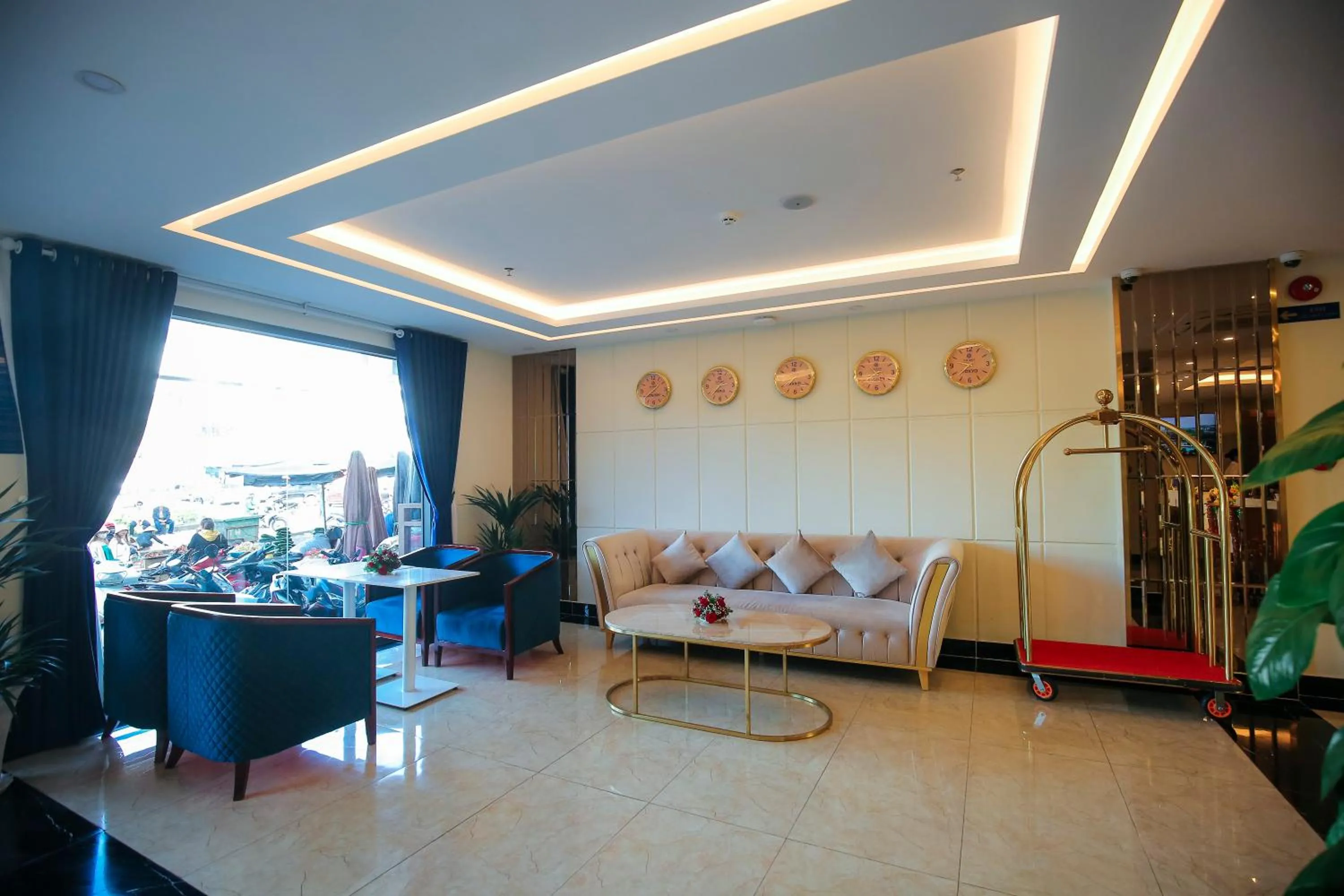 Lobby or reception in SANDALS FLORA HOTEL