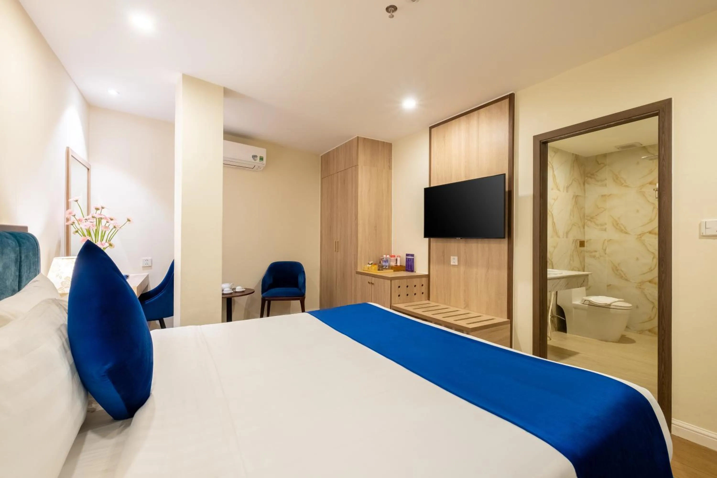 Bedroom, Bed in SANDALS FLORA HOTEL