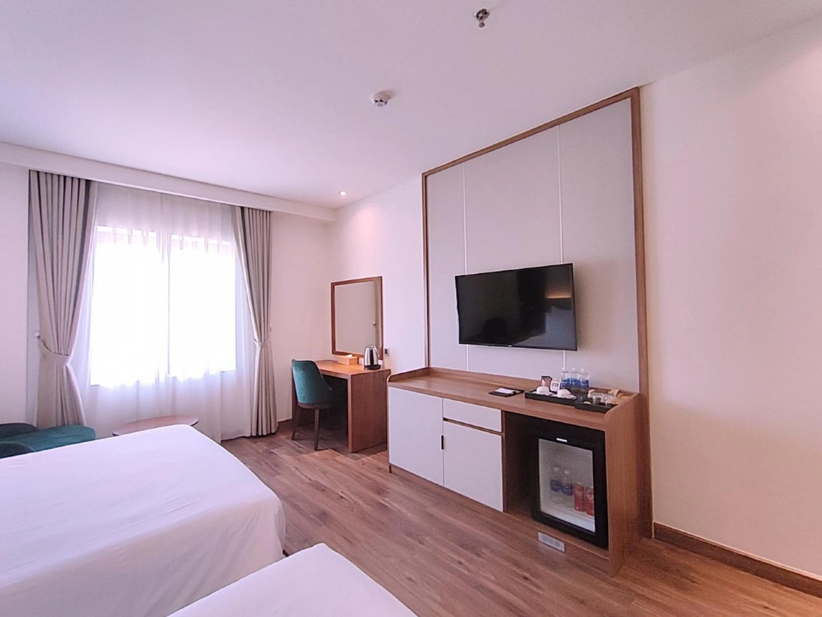 hair dresser, Bed in The Tahiti Beach Hotel