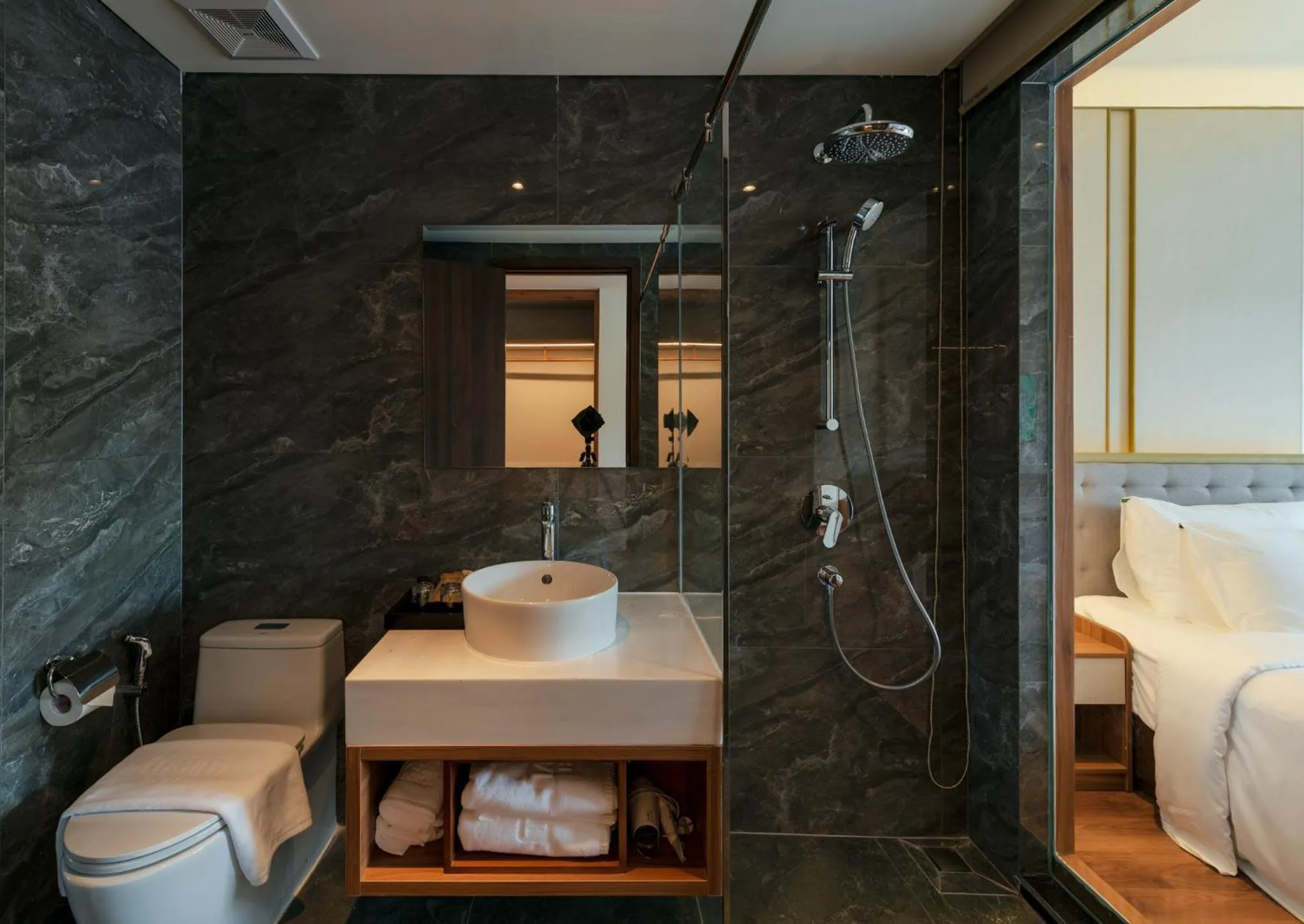 Shower in The Tahiti Beach Hotel