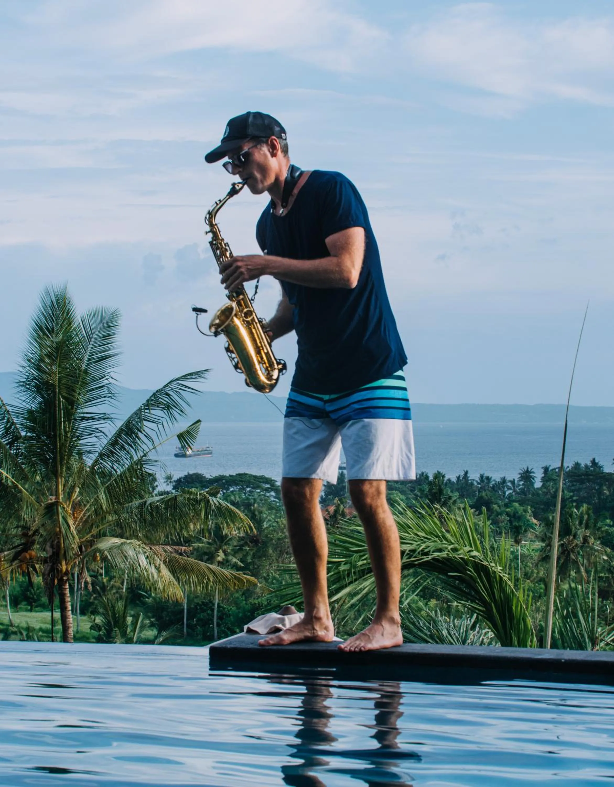 People in Neano Escape