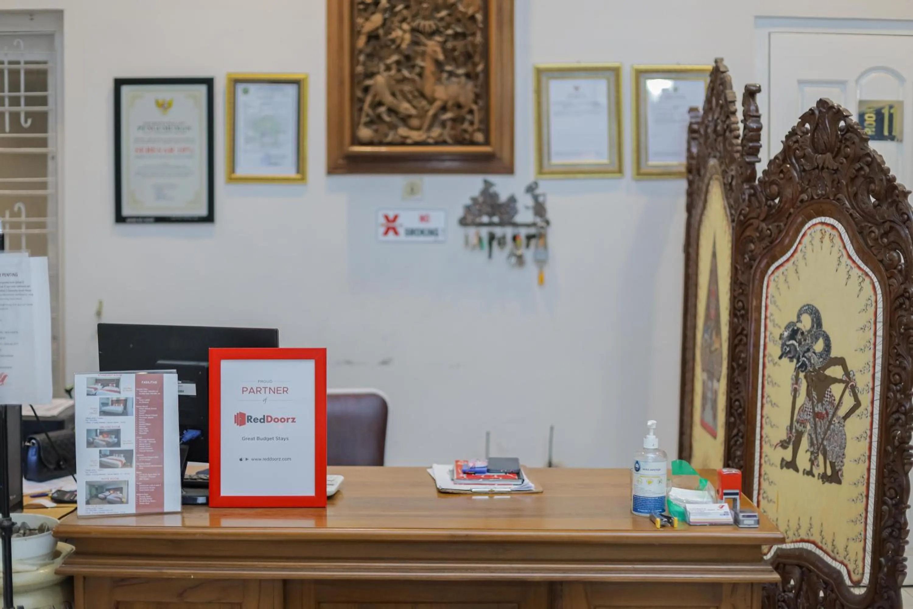 Lobby or reception in RedDoorz Plus At Swun Stay Raya Langsep