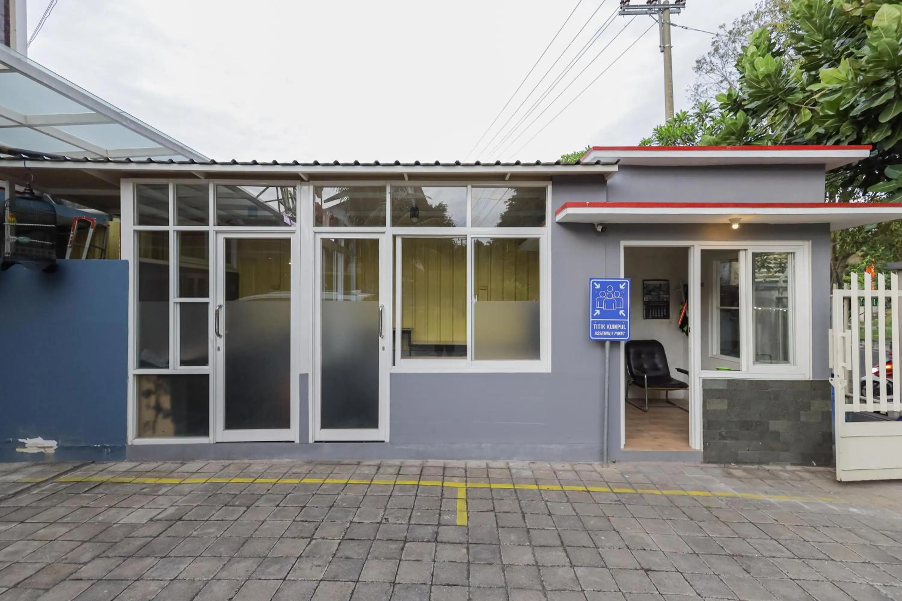 Property building in RedDoorz Plus At Swun Stay Raya Langsep