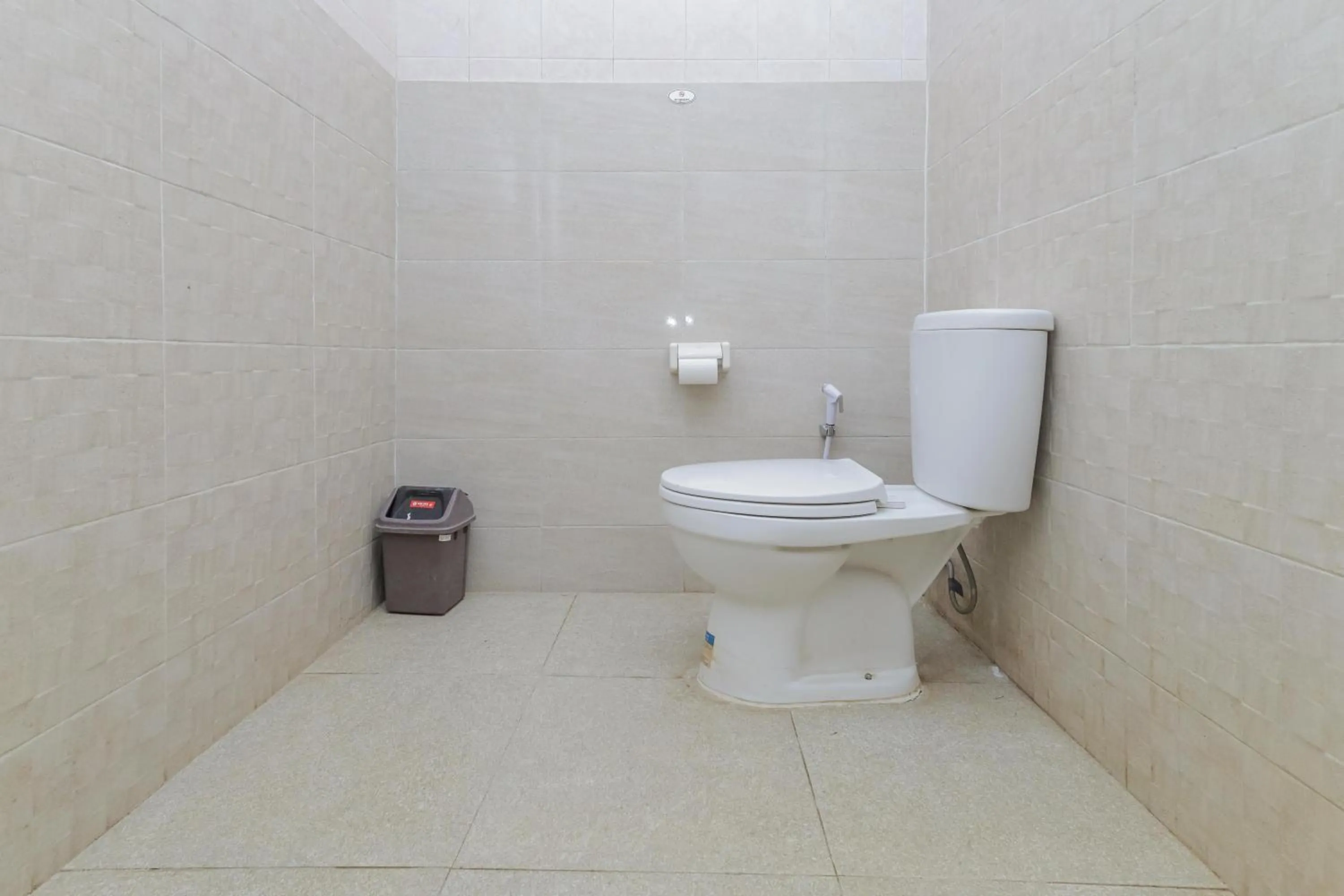 Bathroom in RedDoorz Plus At Swun Stay Raya Langsep