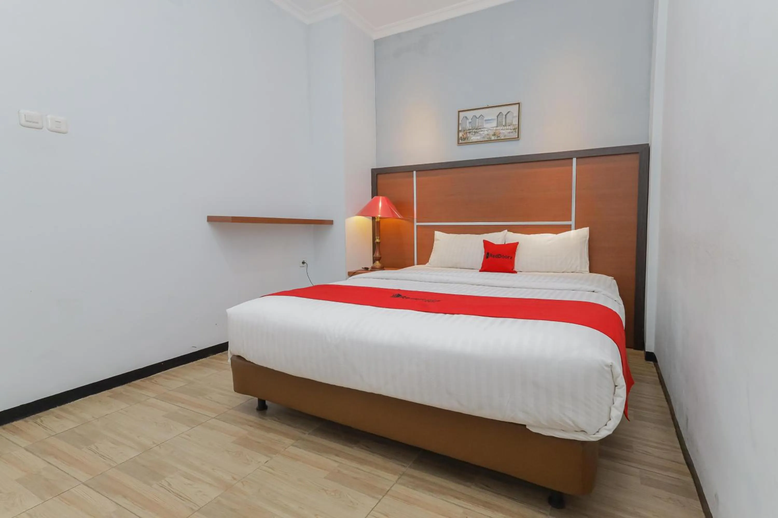 Bedroom, Bed in RedDoorz Plus At Swun Stay Raya Langsep