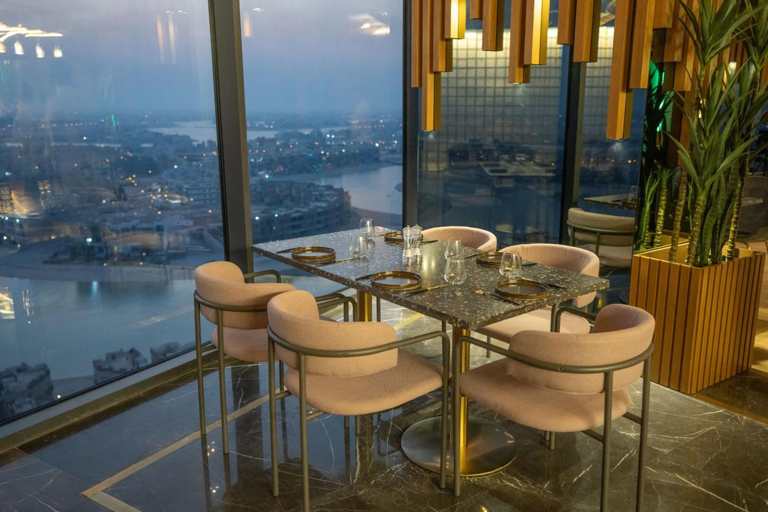 Restaurant/places to eat in The House Hotel Al Khiran