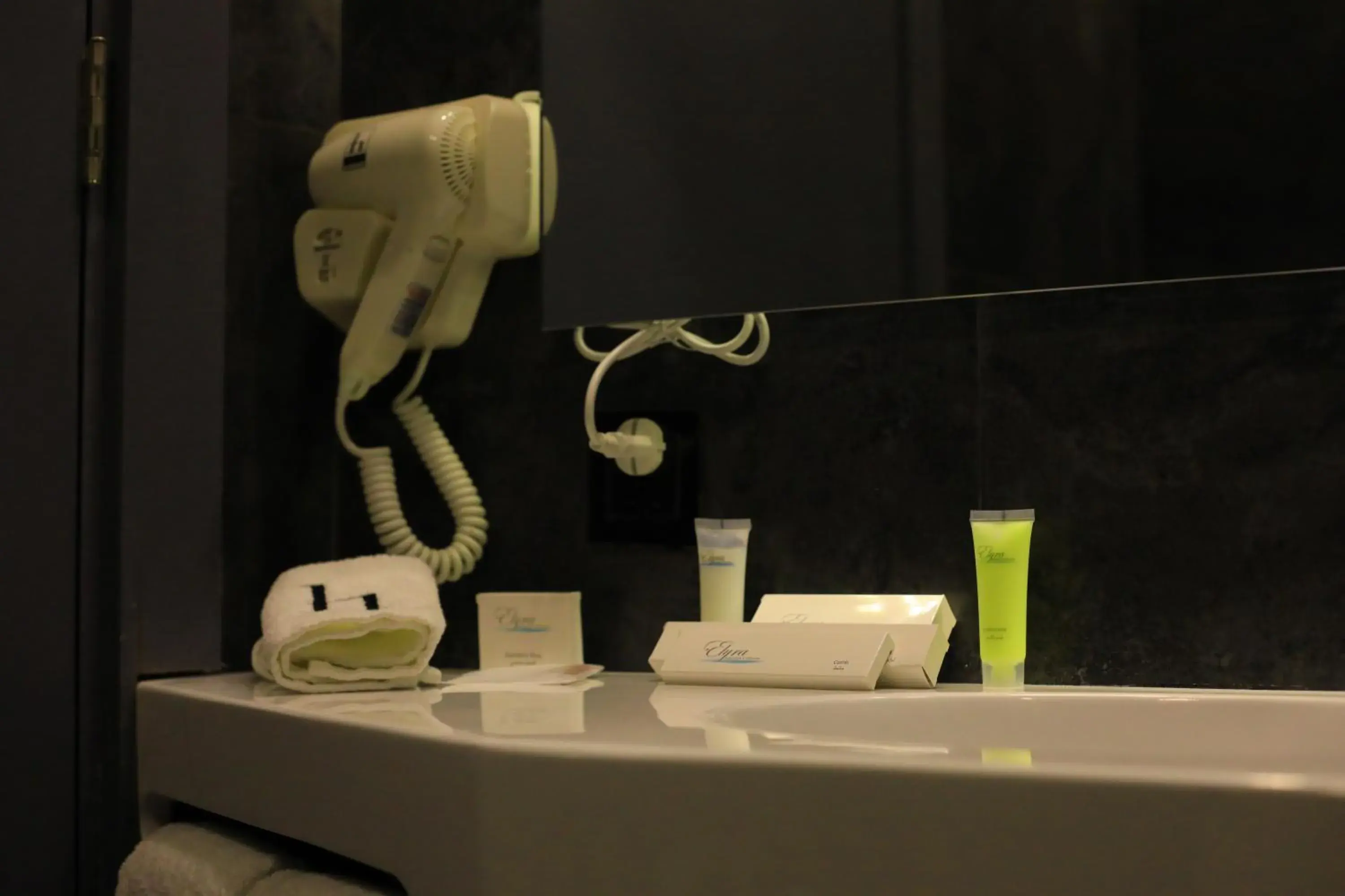 Deluxe Twin Room - single occupancy in Aitch Boutique Hotel - an LIH Hotel Deluxe Twin Room - single occupancy in Aitch Boutique Hotel - an LIH Hotel