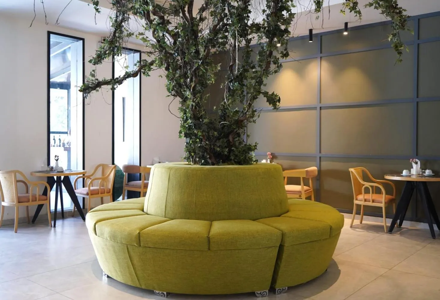 Restaurant/places to eat in Aitch Boutique Hotel - an LIH Hotel