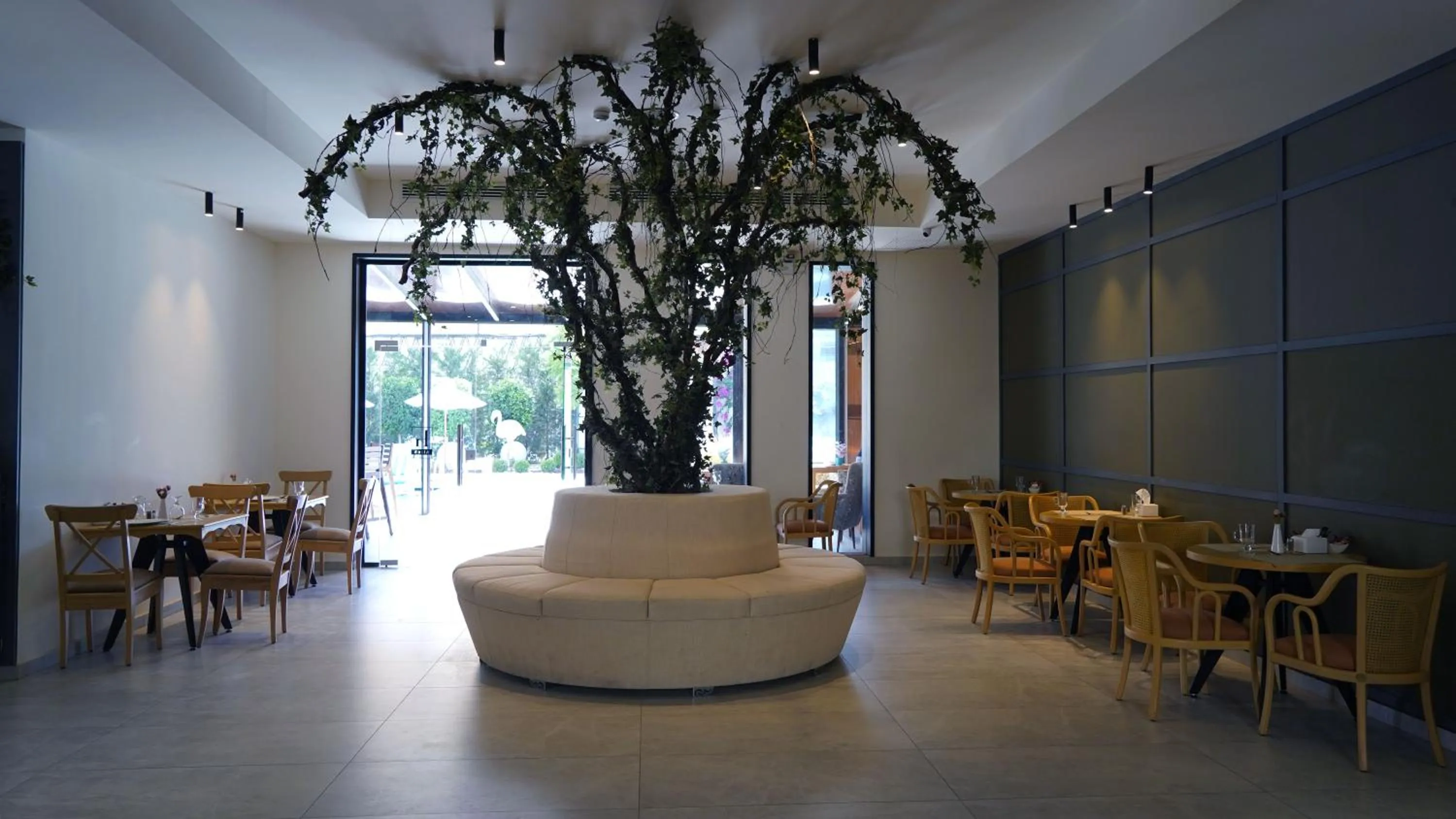 Restaurant/places to eat in Aitch Boutique Hotel - an LIH Hotel