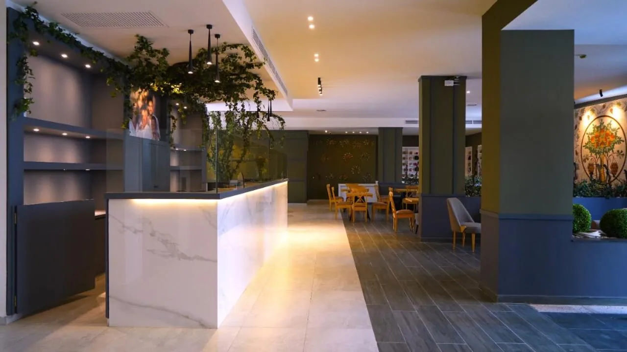 Restaurant/places to eat in Aitch Boutique Hotel - an LIH Hotel