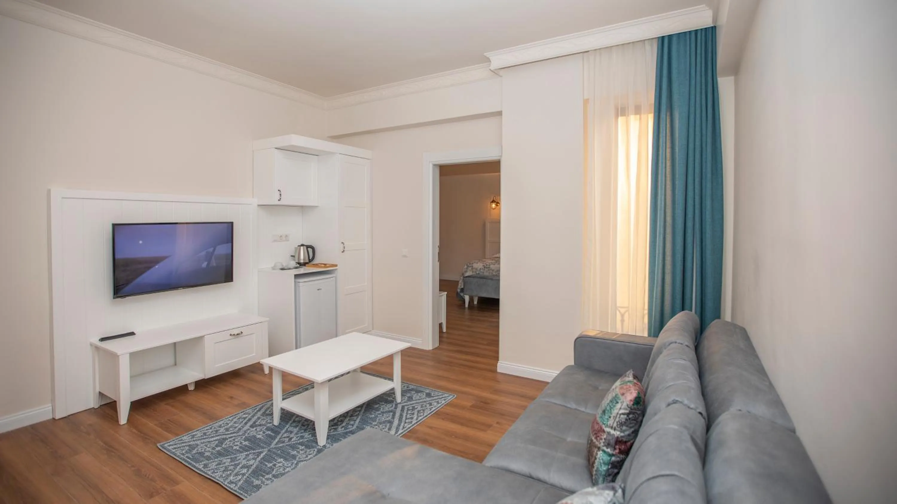 Communal lounge/ TV room in Balturk Garden Sapanca Hotel