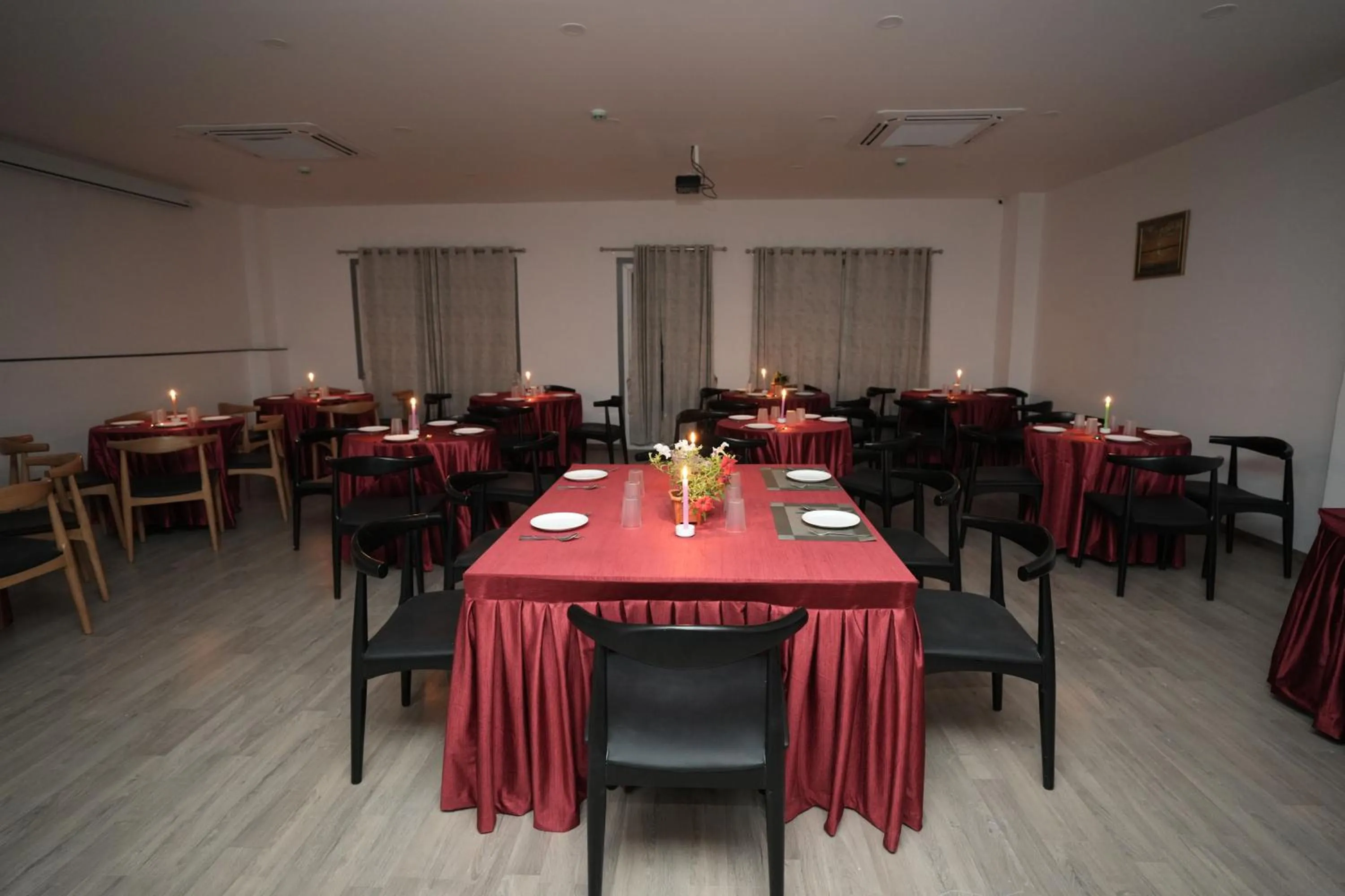 Restaurant/places to eat in GRAND GANPAT