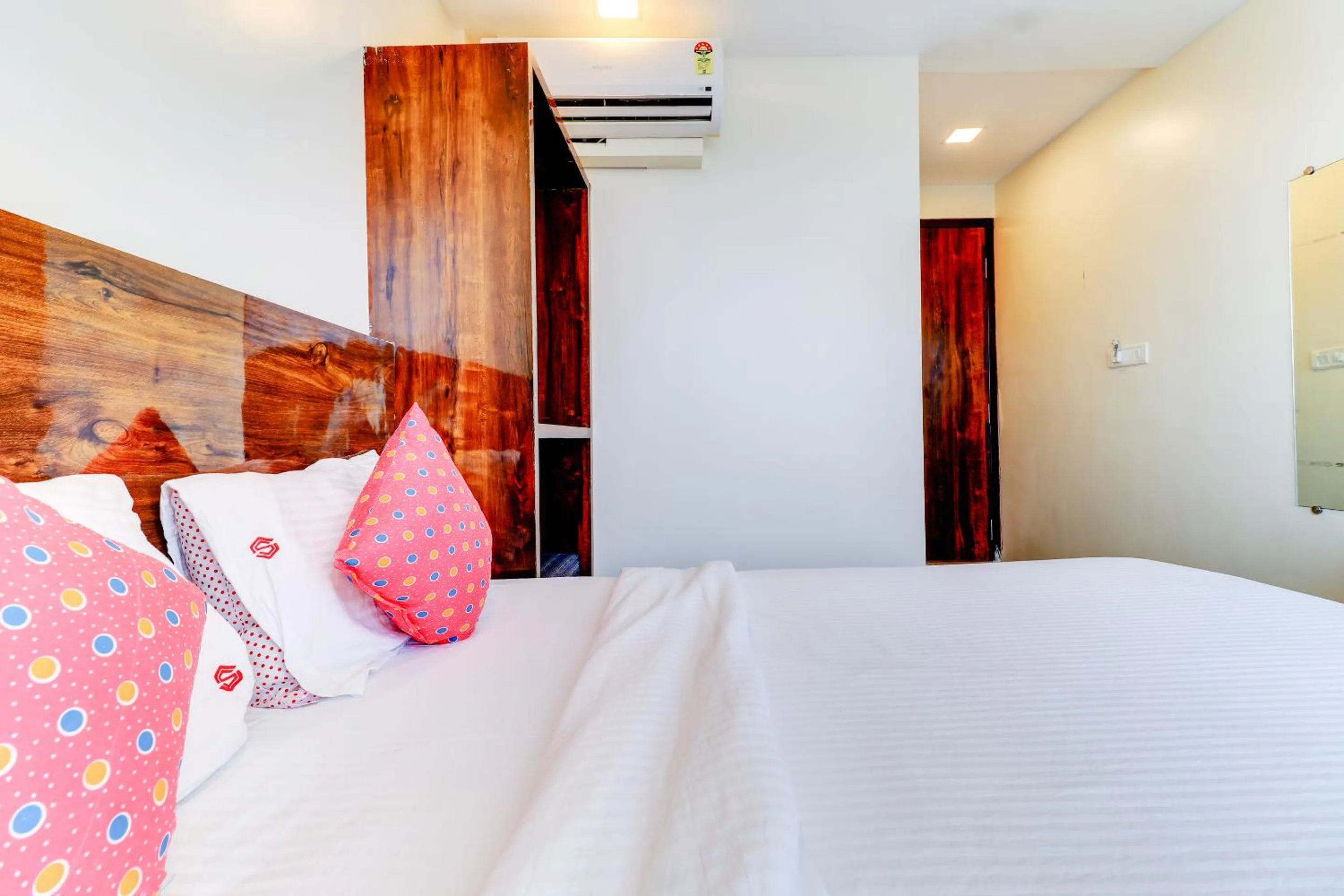 Bed in Hotel Prime Inn, Andheri West - Near Mumbai International Airport