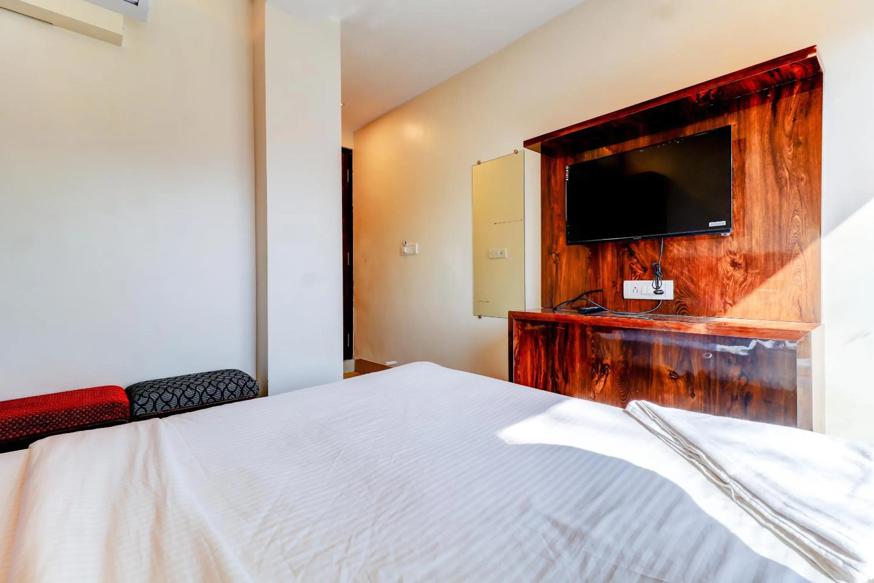 Bed in Hotel Prime Inn, Andheri West - Near Mumbai International Airport