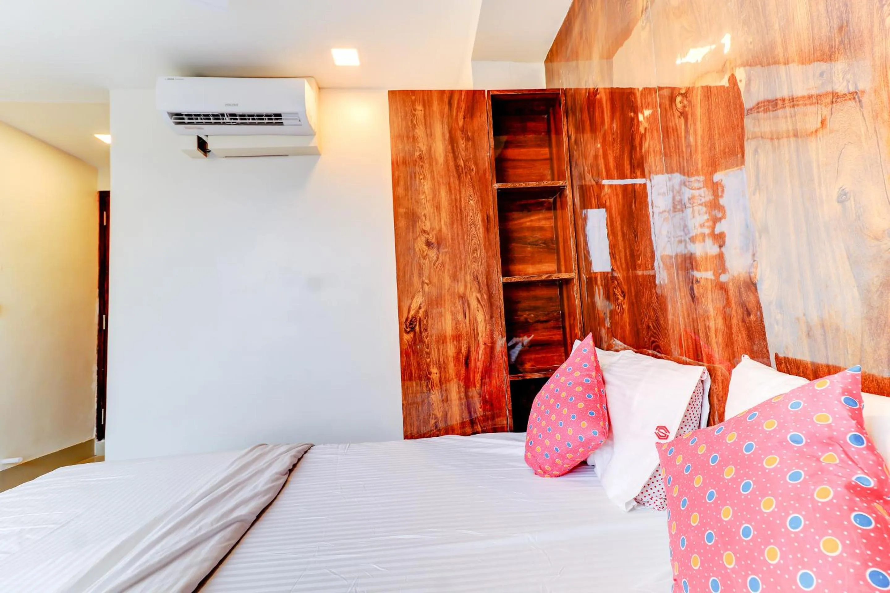 Bed in Hotel Prime Inn, Andheri West - Near Mumbai International Airport