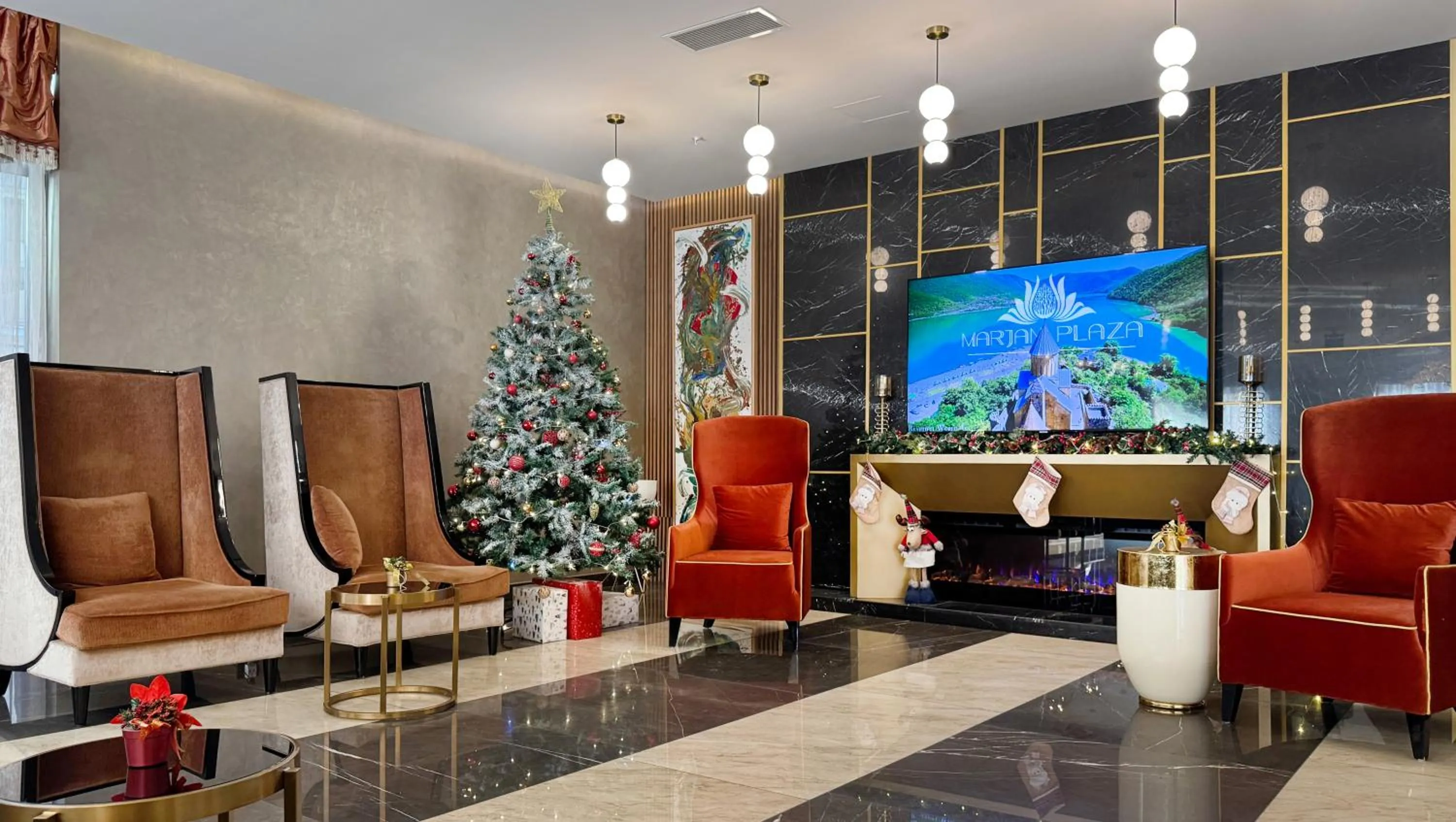 Communal lounge/ TV room in Marjan Plaza Hotel