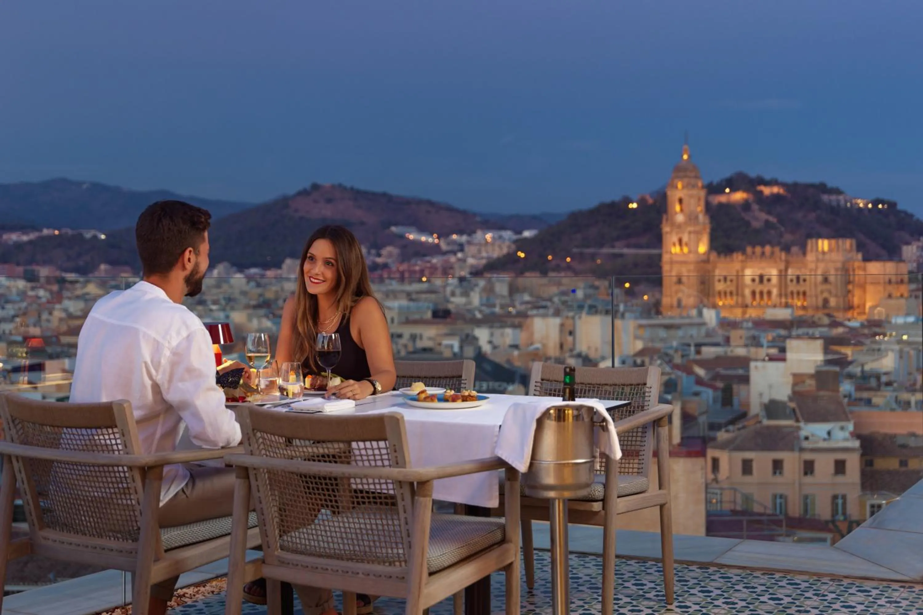 Restaurant/places to eat in H10 Croma Málaga