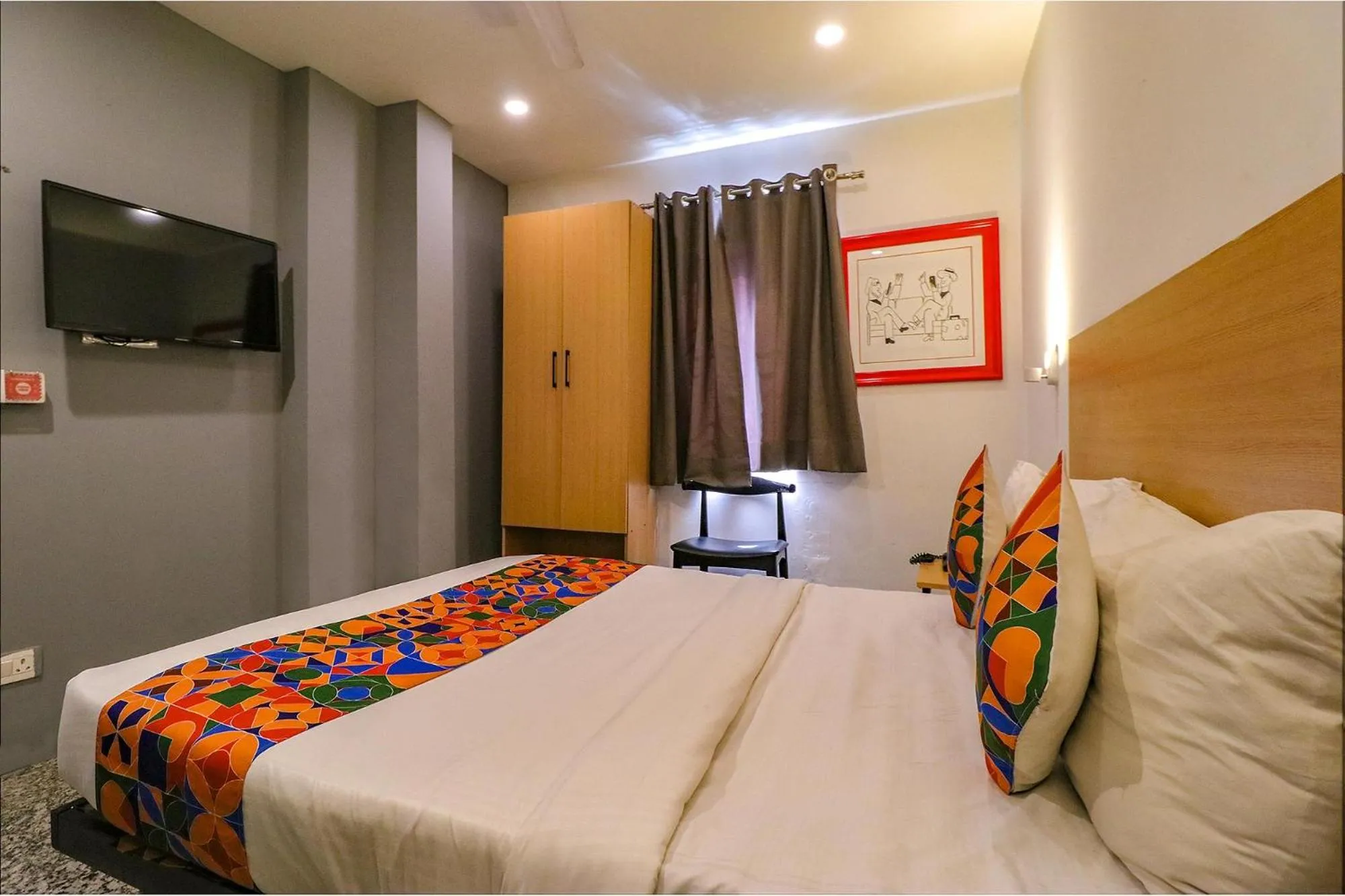 Bed in FabHotel La Serene Punjabi Bagh