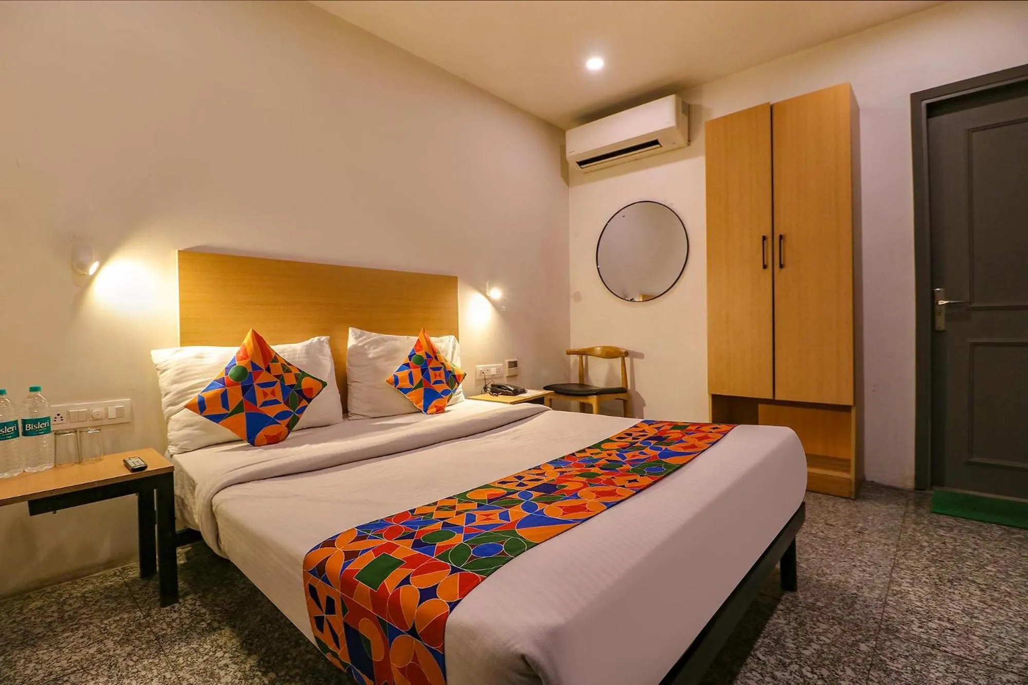 Bed in FabHotel La Serene Punjabi Bagh