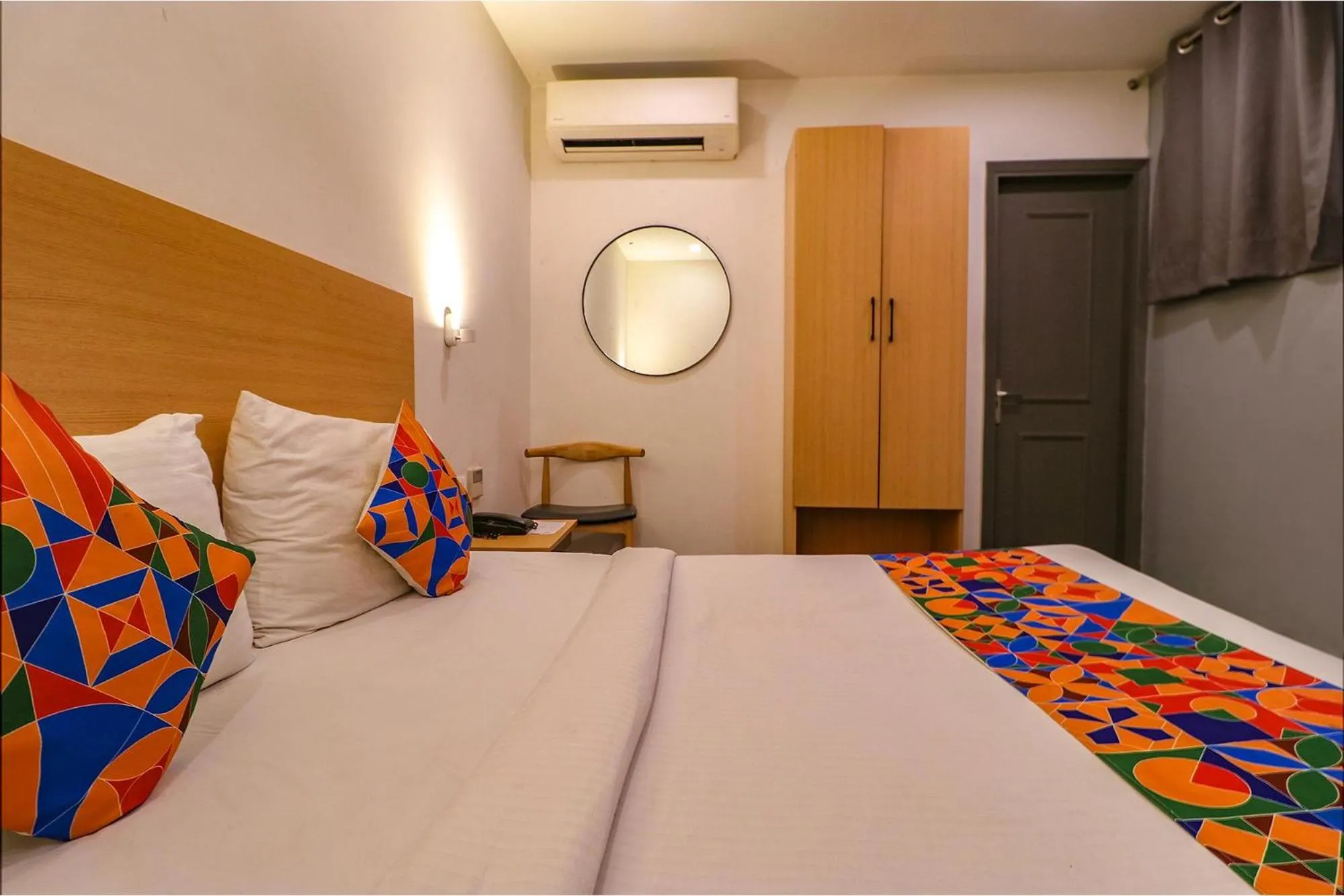 Bed in FabHotel La Serene Punjabi Bagh