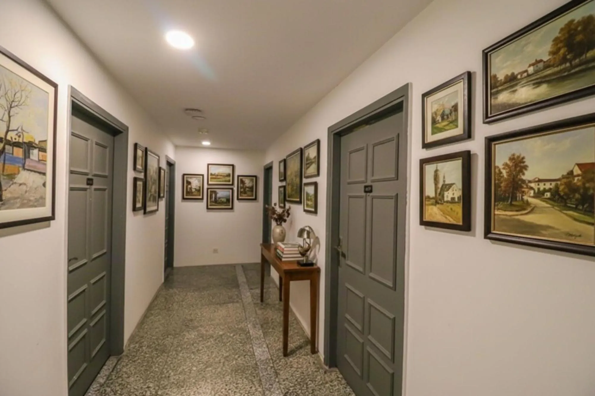 Lobby or reception in FabHotel La Serene Punjabi Bagh