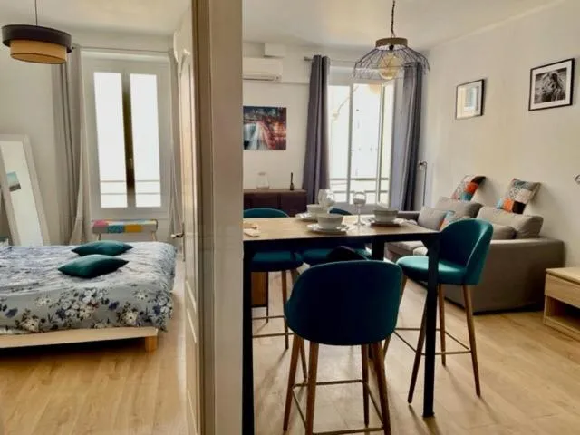 Photo of the whole room, Bed in Un havre de paix et de calme en plein centre de Massena