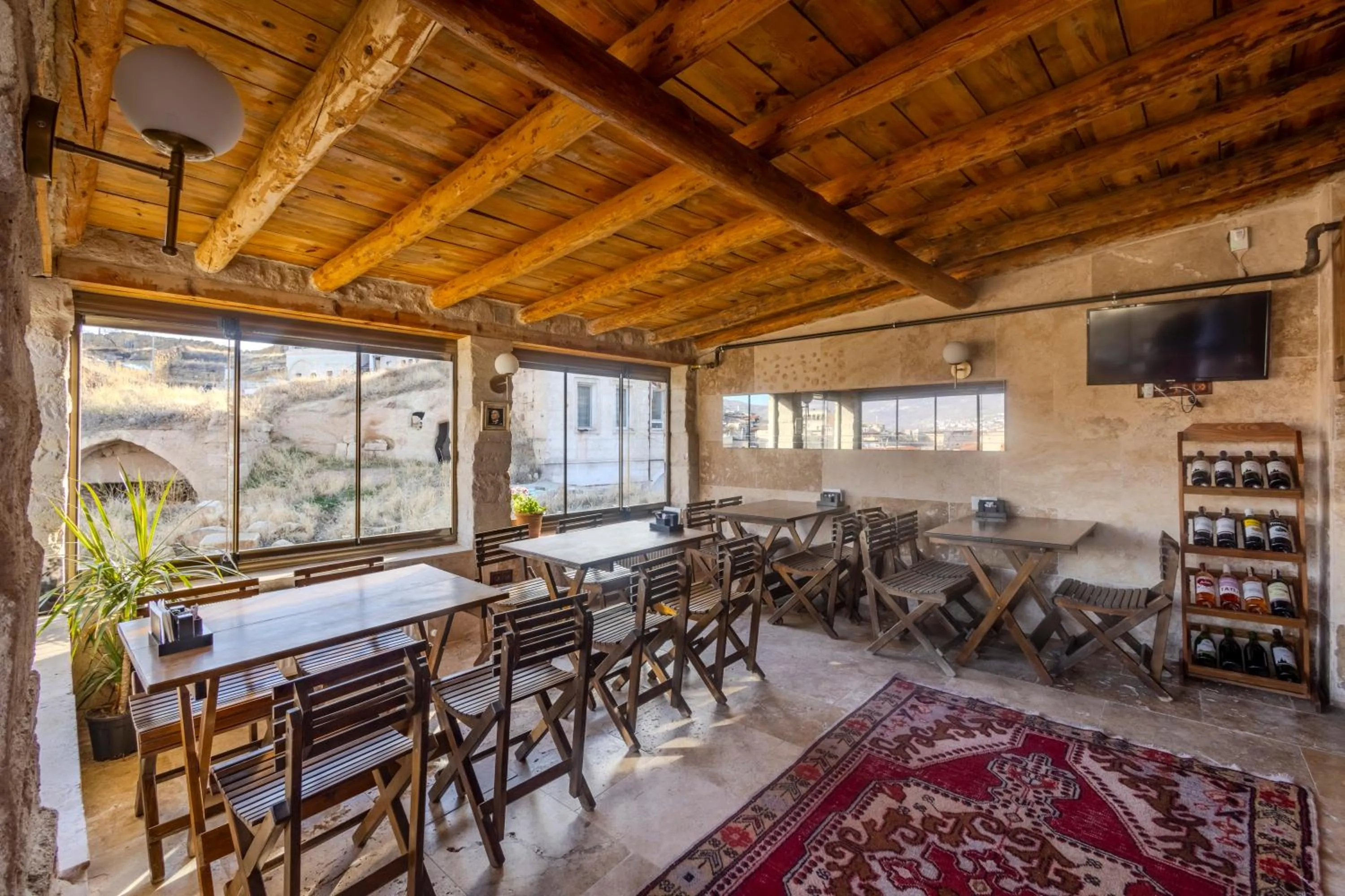 Restaurant/places to eat in Zula Cave House