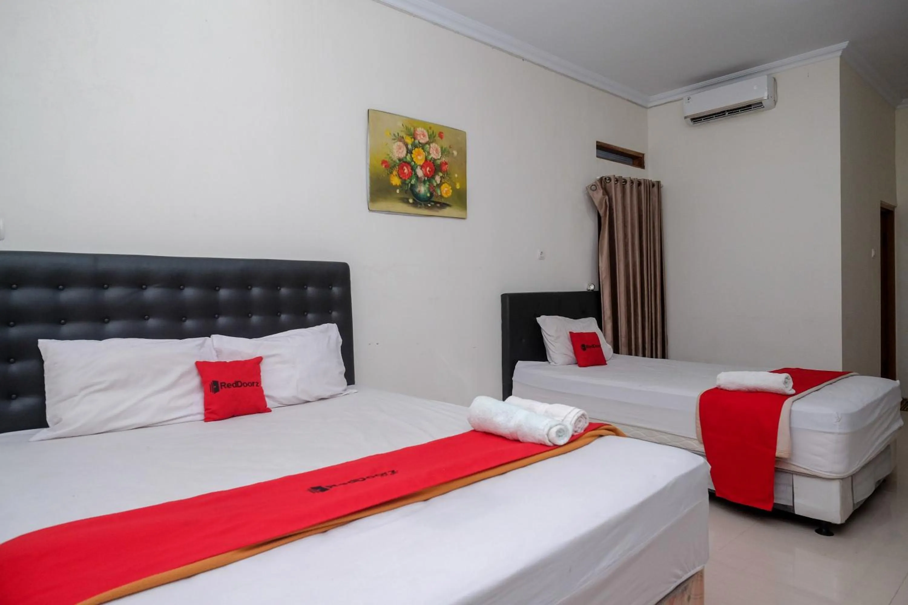 Bedroom, Bed in RedDoorz Syariah near RS Hermina Yogyakarta